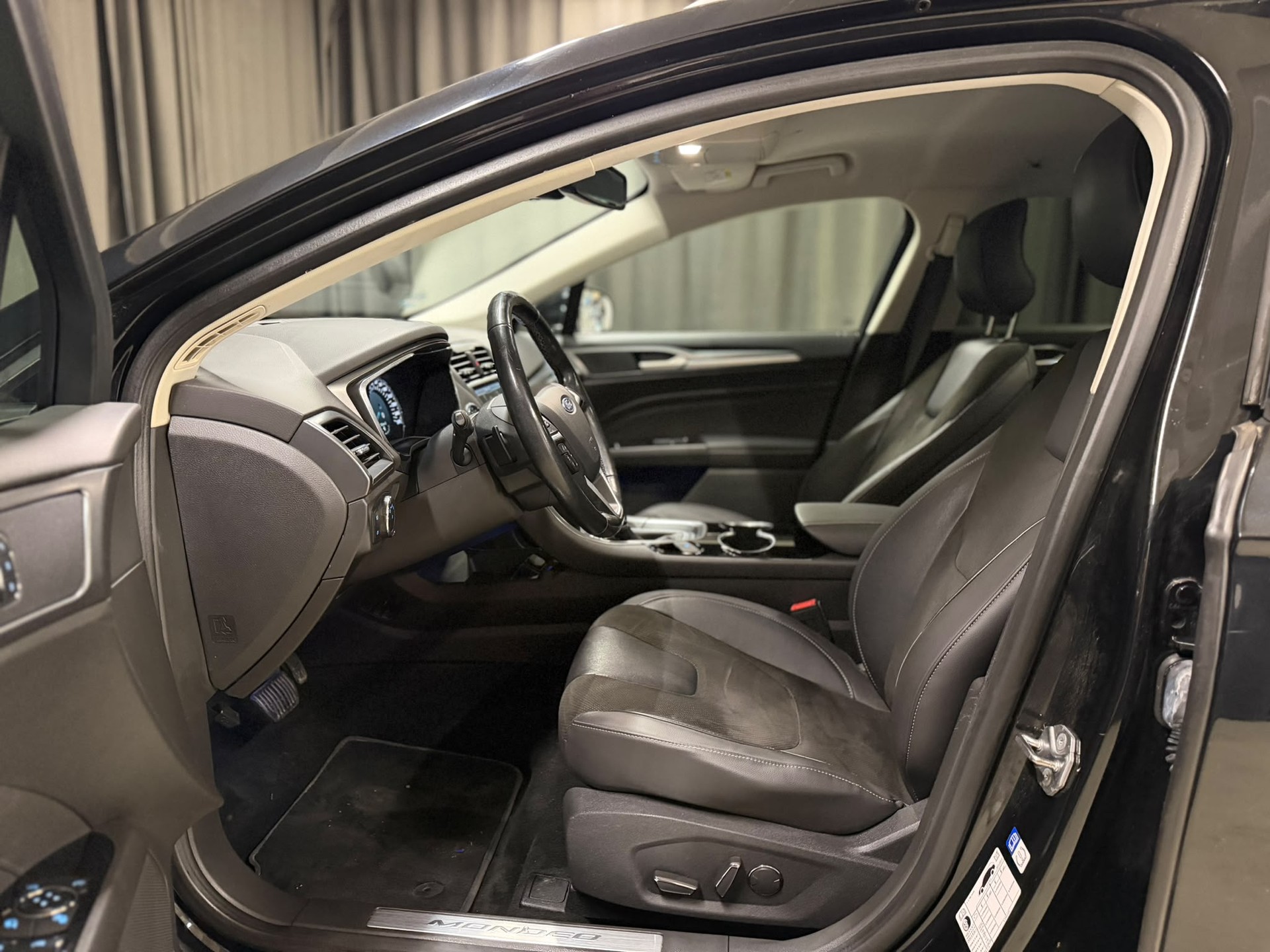 FORD Mondeo 2.0 EcoBoost SCTi Titanium Automatic-image-10