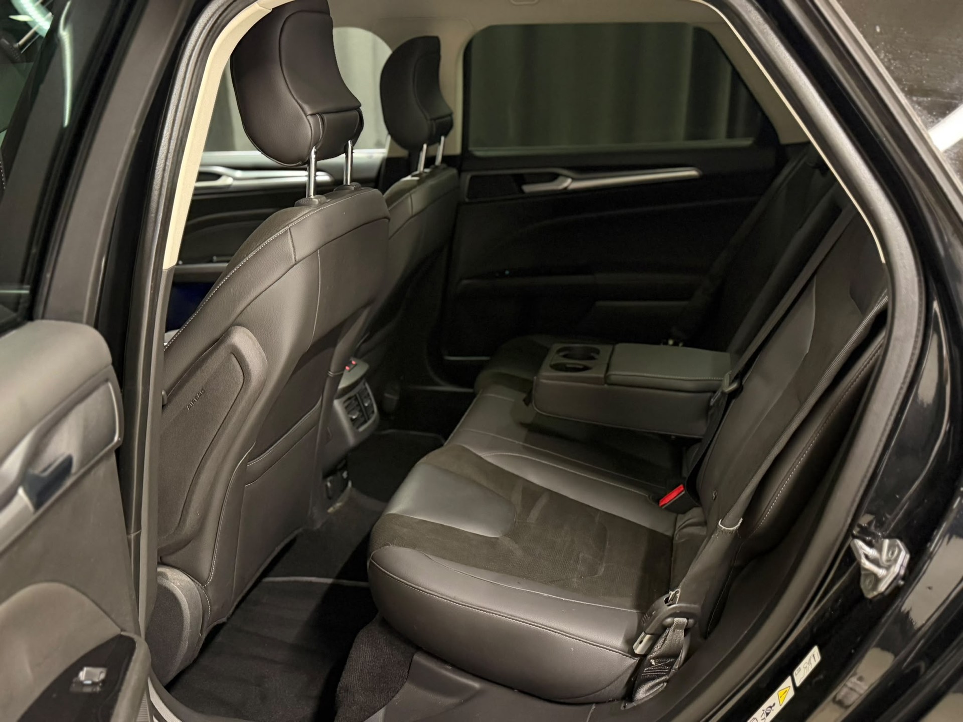 FORD Mondeo 2.0 EcoBoost SCTi Titanium Automatic-image-9