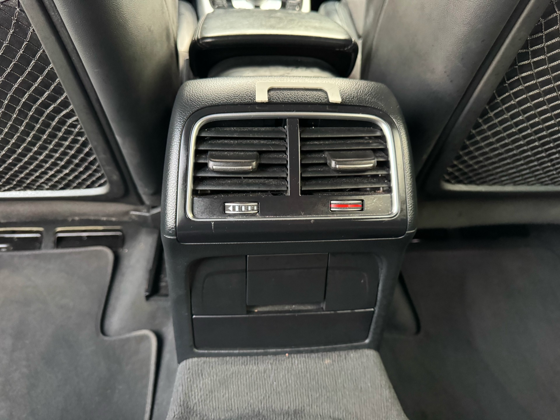 AUDI A4 Avant 2.0 TDI Attraction multitronic-image-15
