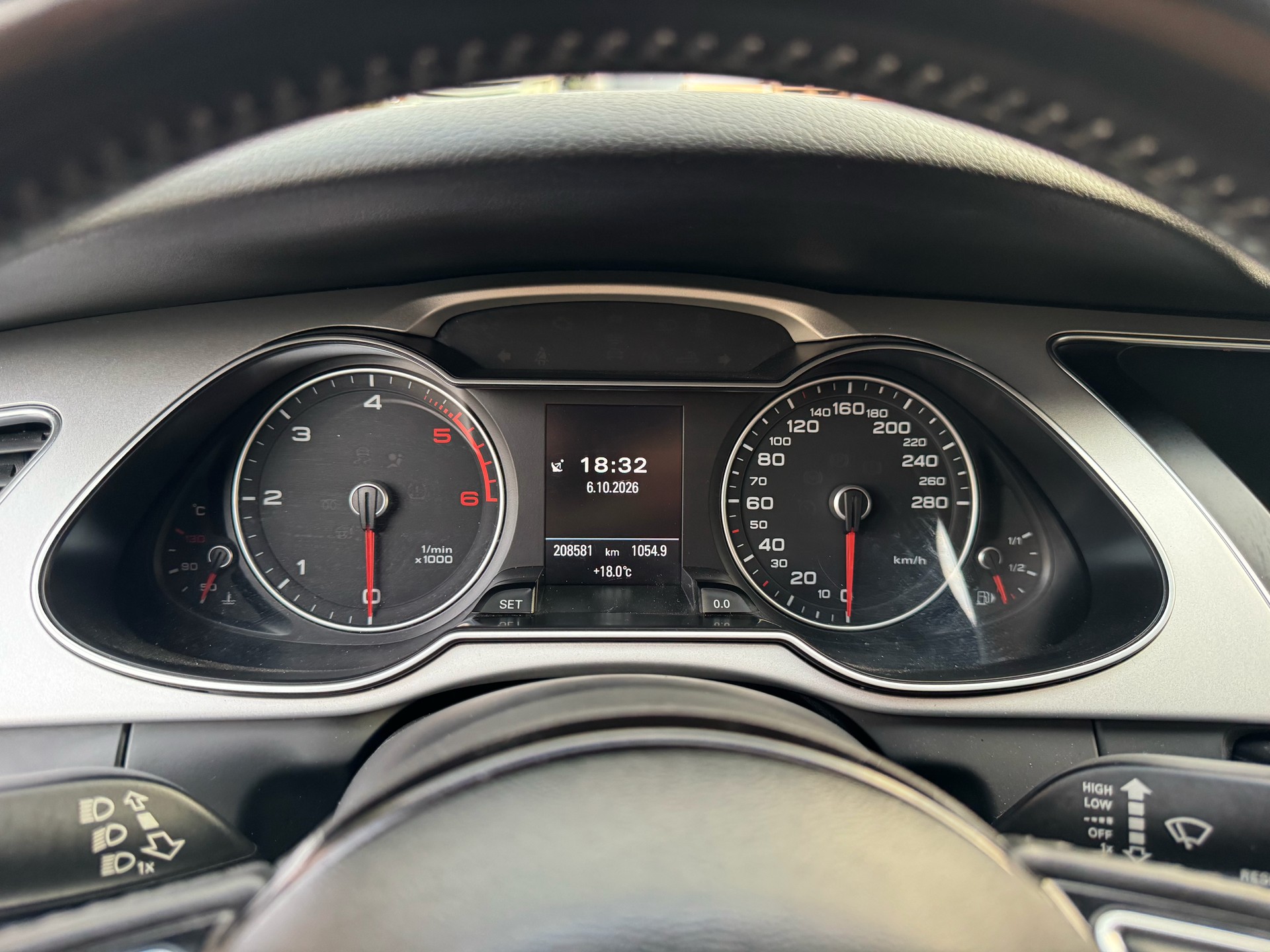 AUDI A4 Avant 2.0 TDI Attraction multitronic-image-18