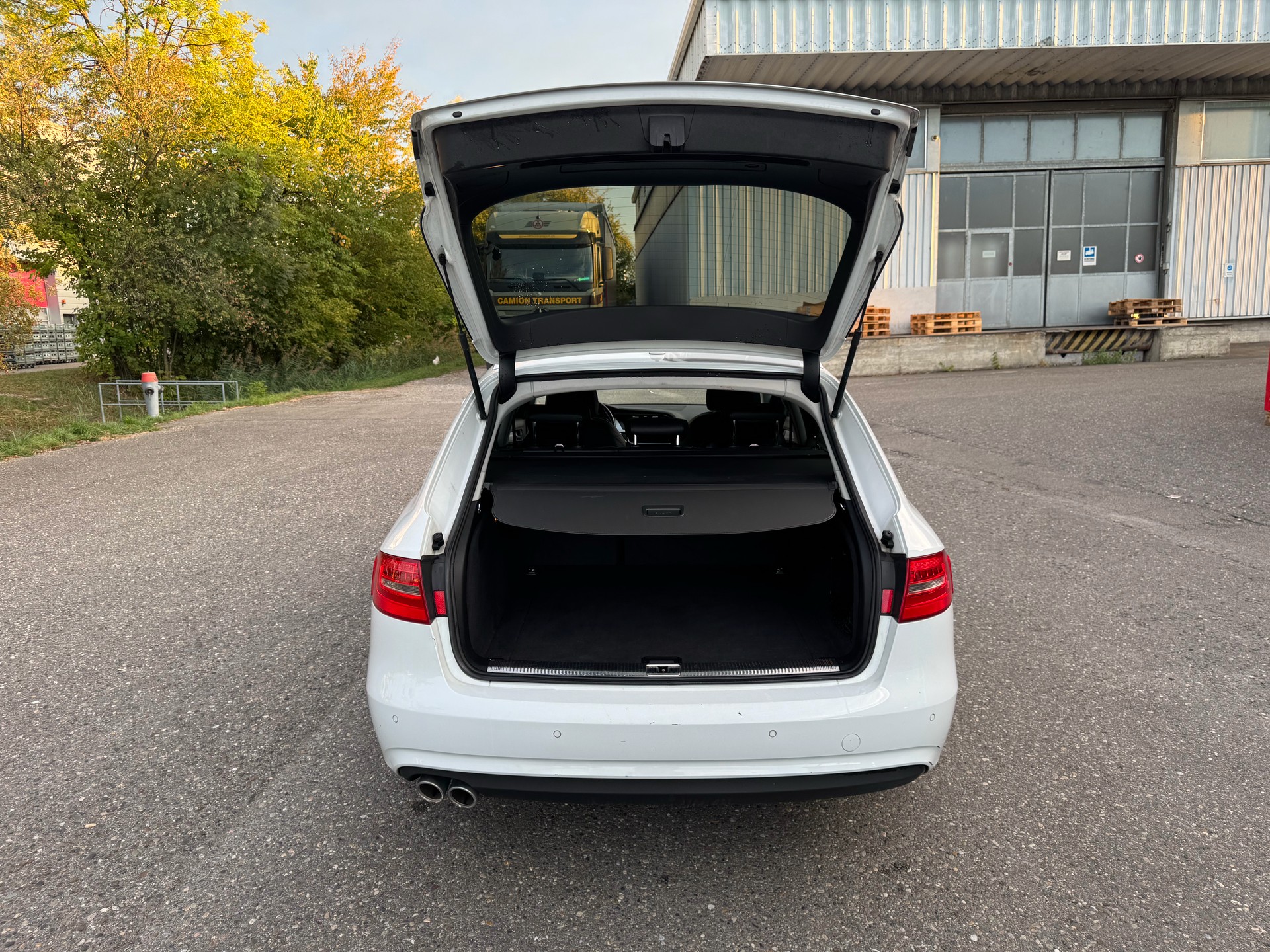 AUDI A4 Avant 2.0 TDI Attraction multitronic-image-6