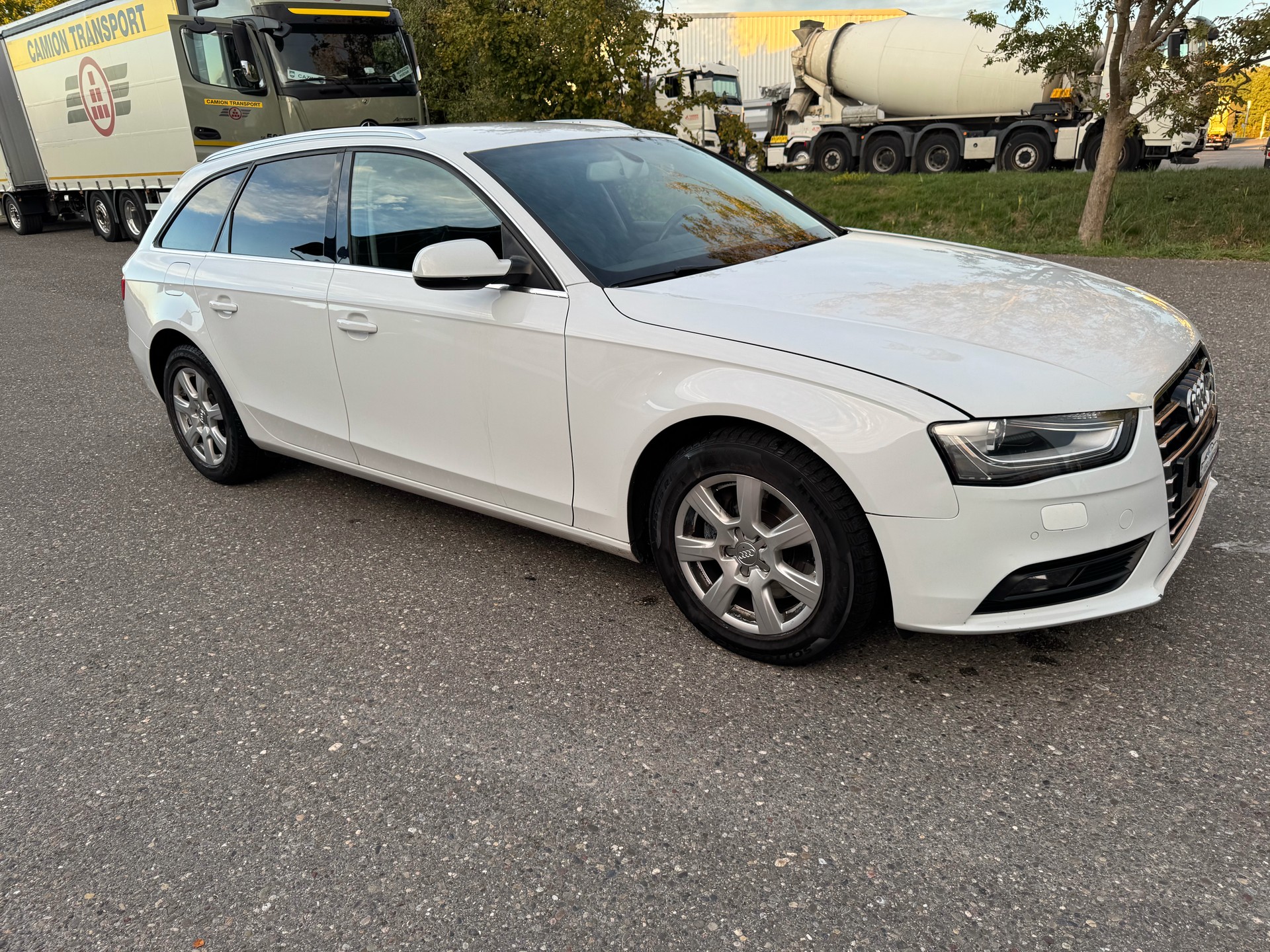 AUDI A4 Avant 2.0 TDI Attraction multitronic-image-2