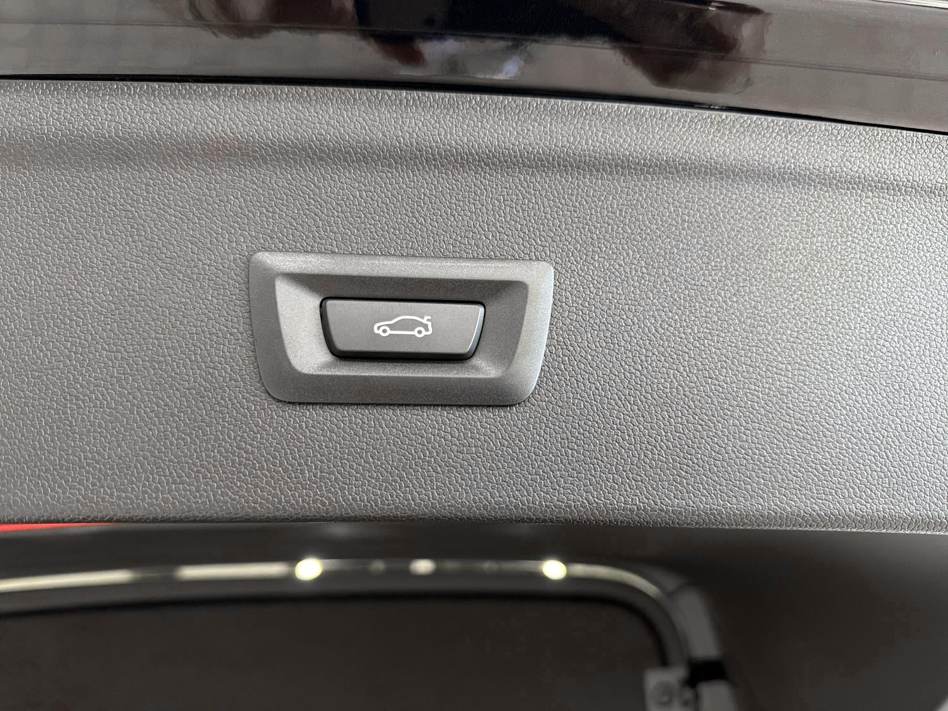 BMW iX xDrive60 M Sport Pro-image-18