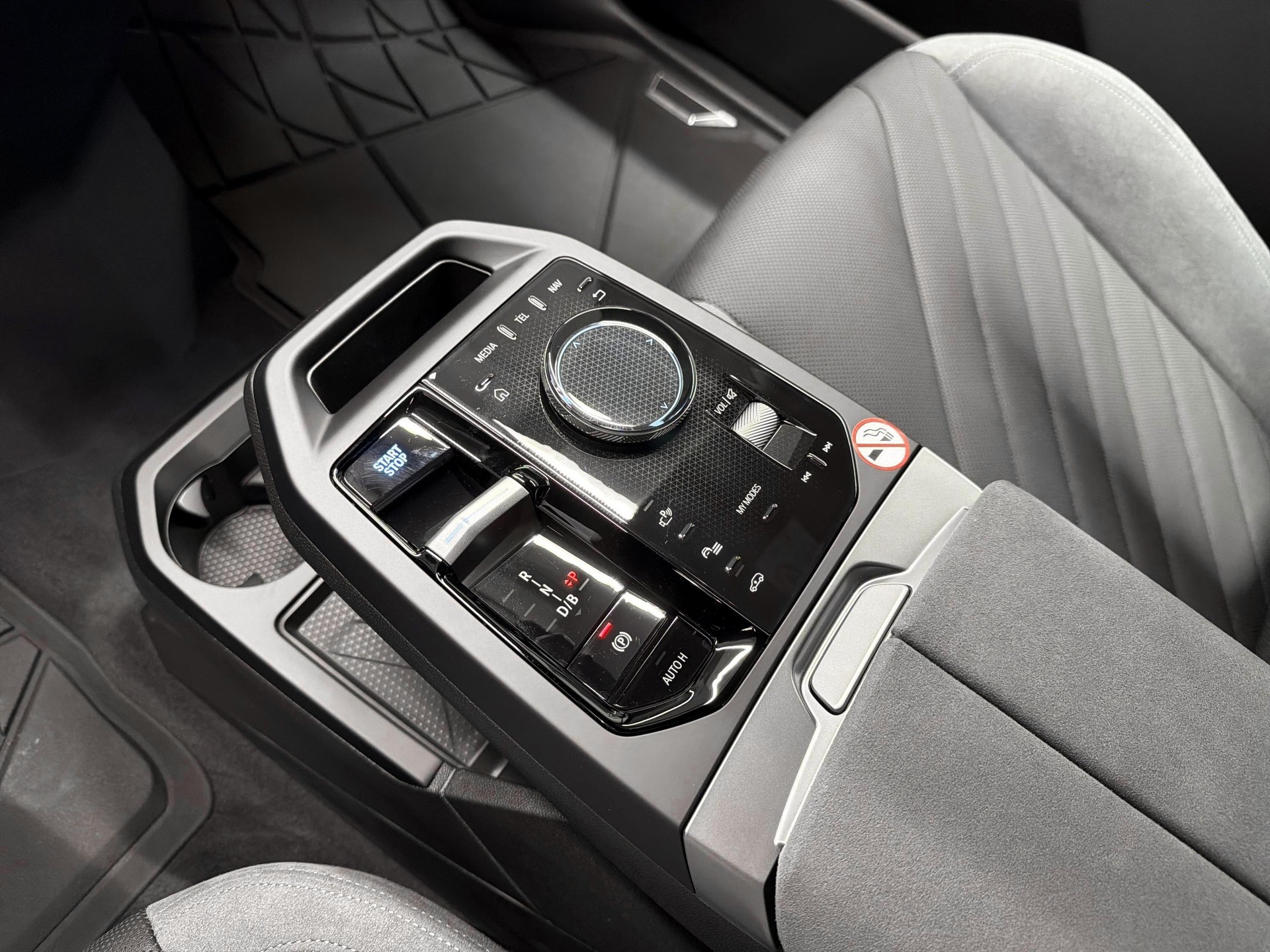 BMW iX xDrive60 M Sport Pro-image-8