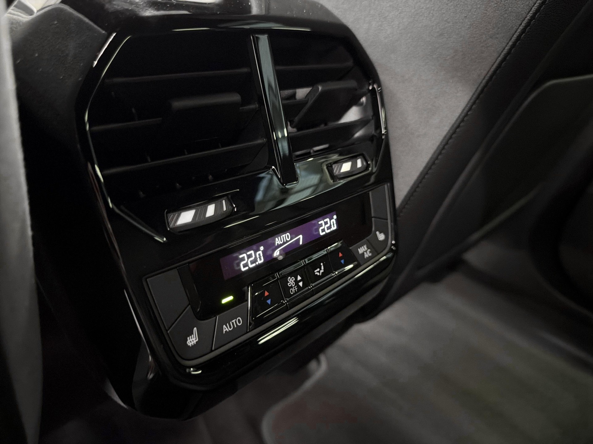 BMW iX xDrive60 M Sport Pro-image-19