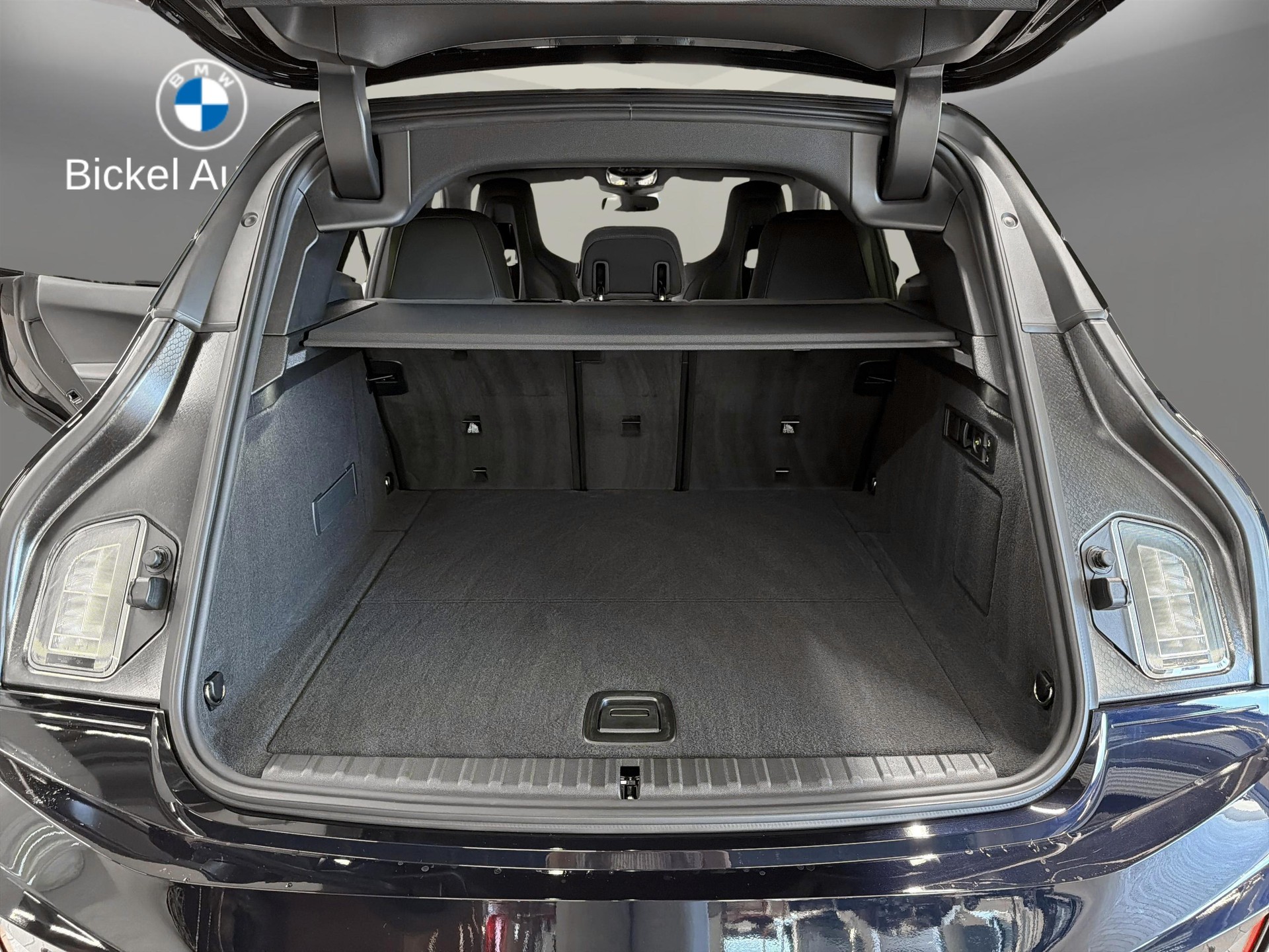 BMW iX xDrive60 M Sport Pro-image-17