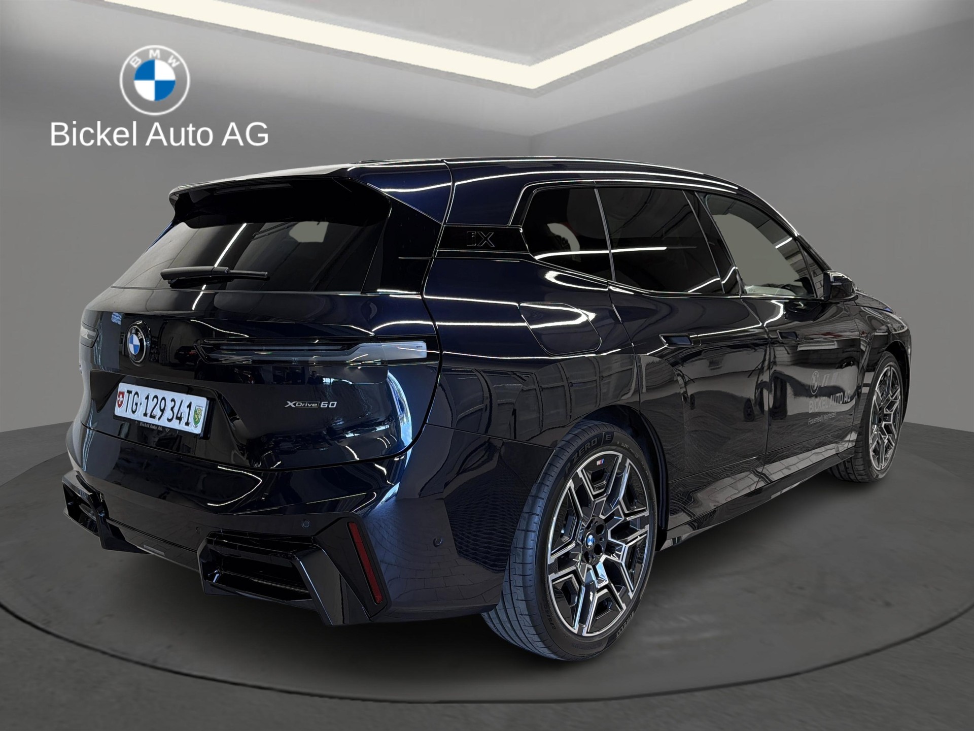BMW iX xDrive60 M Sport Pro-image-1