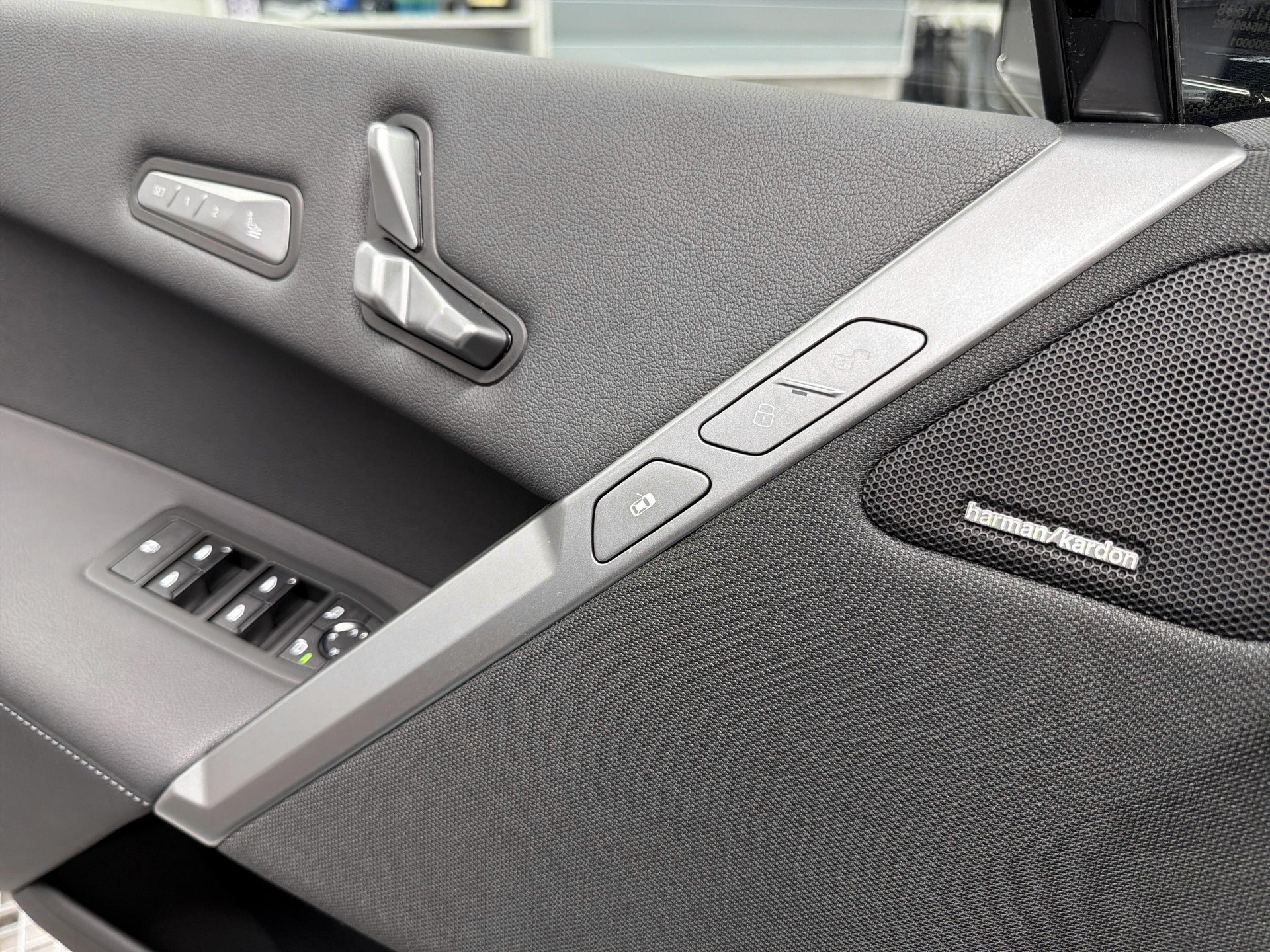 BMW iX xDrive60 M Sport Pro-image-20