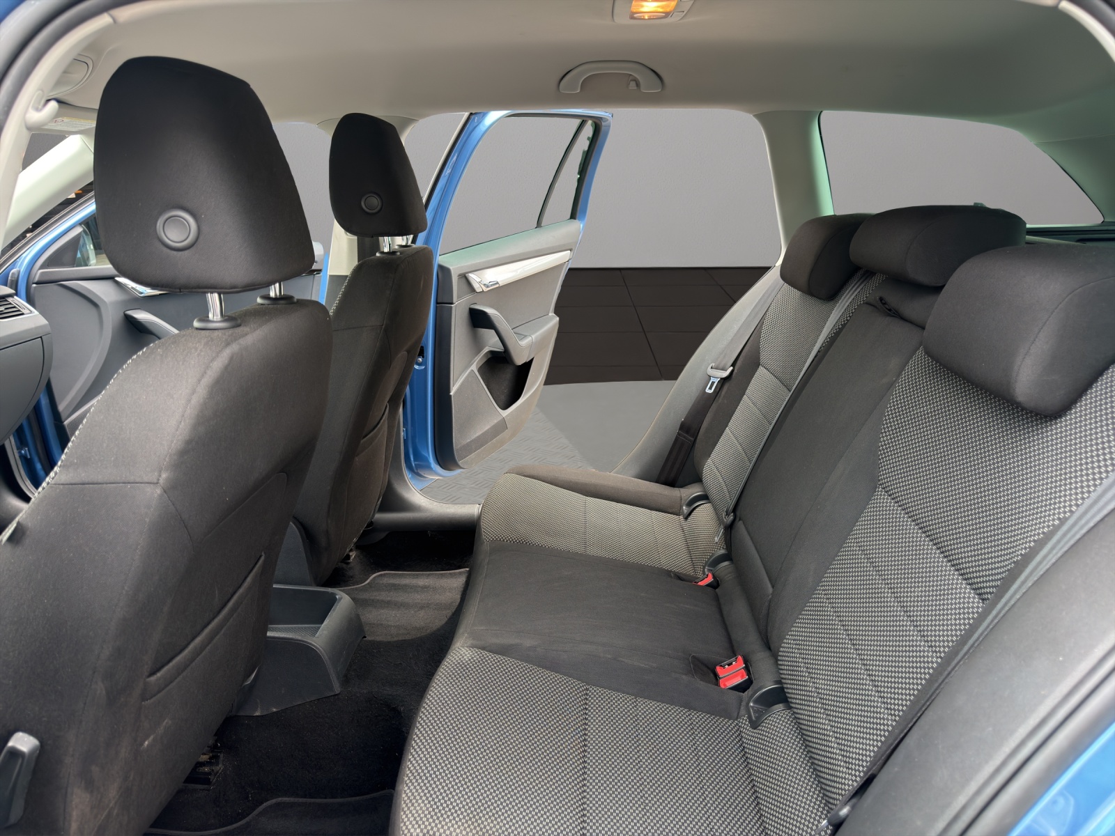 SKODA Octavia Combi 1.4 TSI Ambition-image-12