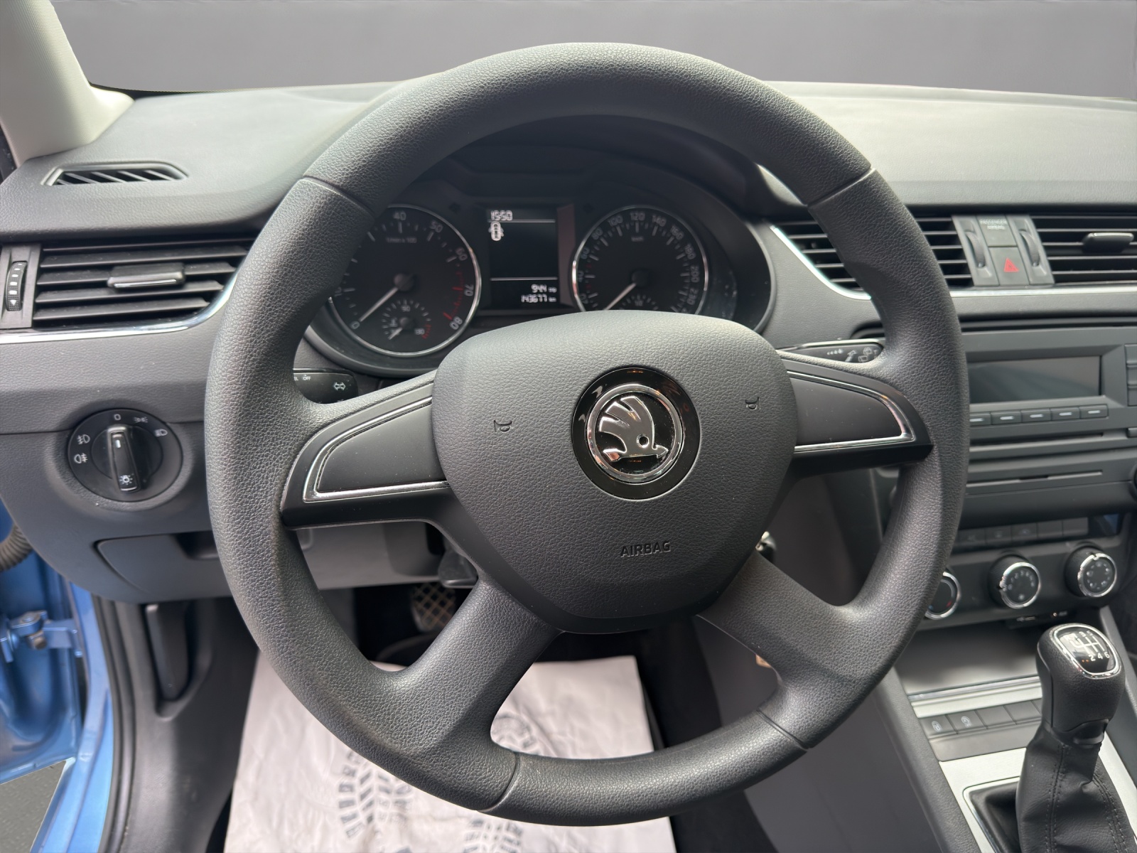 SKODA Octavia Combi 1.4 TSI Ambition-image-9
