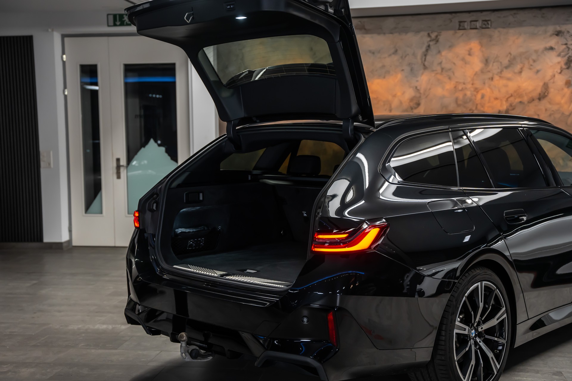 BMW 540d xDrive 48V Touring M Sport Pro Steptronic *Iconic Glow*Panorama*Carbon*AHK*-image-9