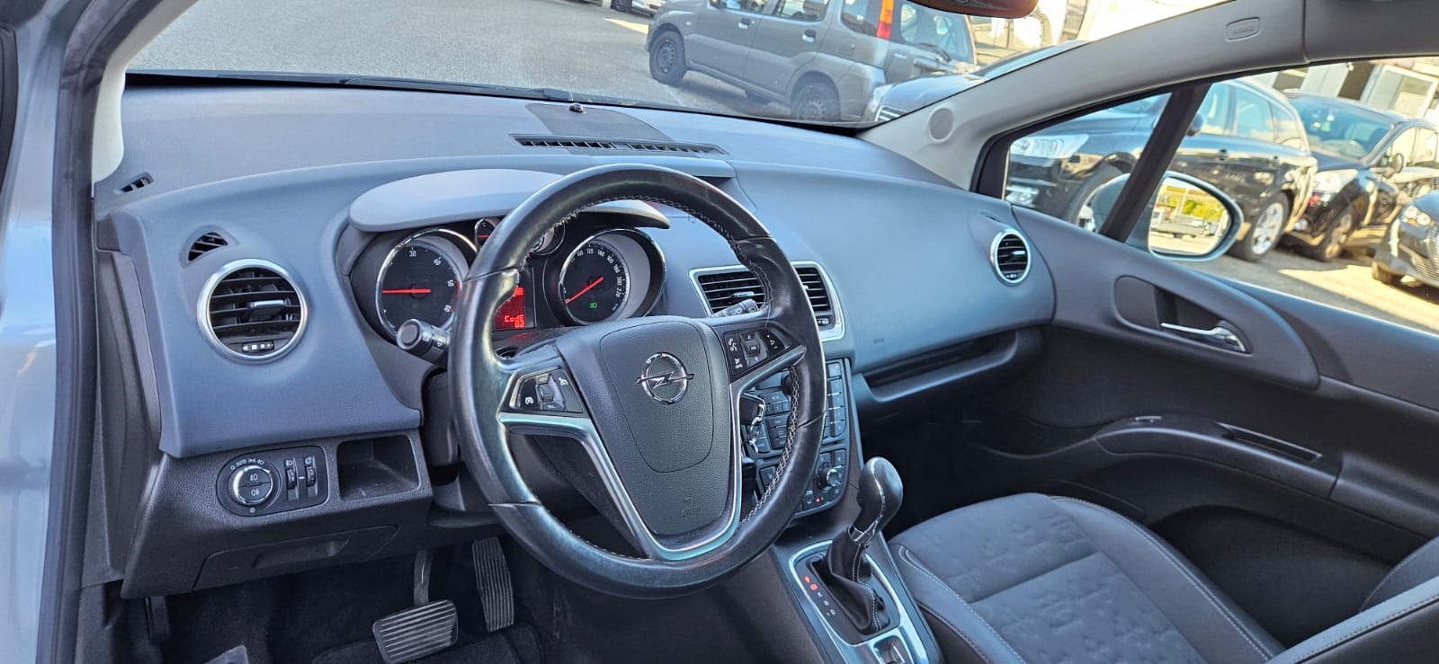 OPEL Meriva 1.7 CDTi Enjoy Automatic-image-1
