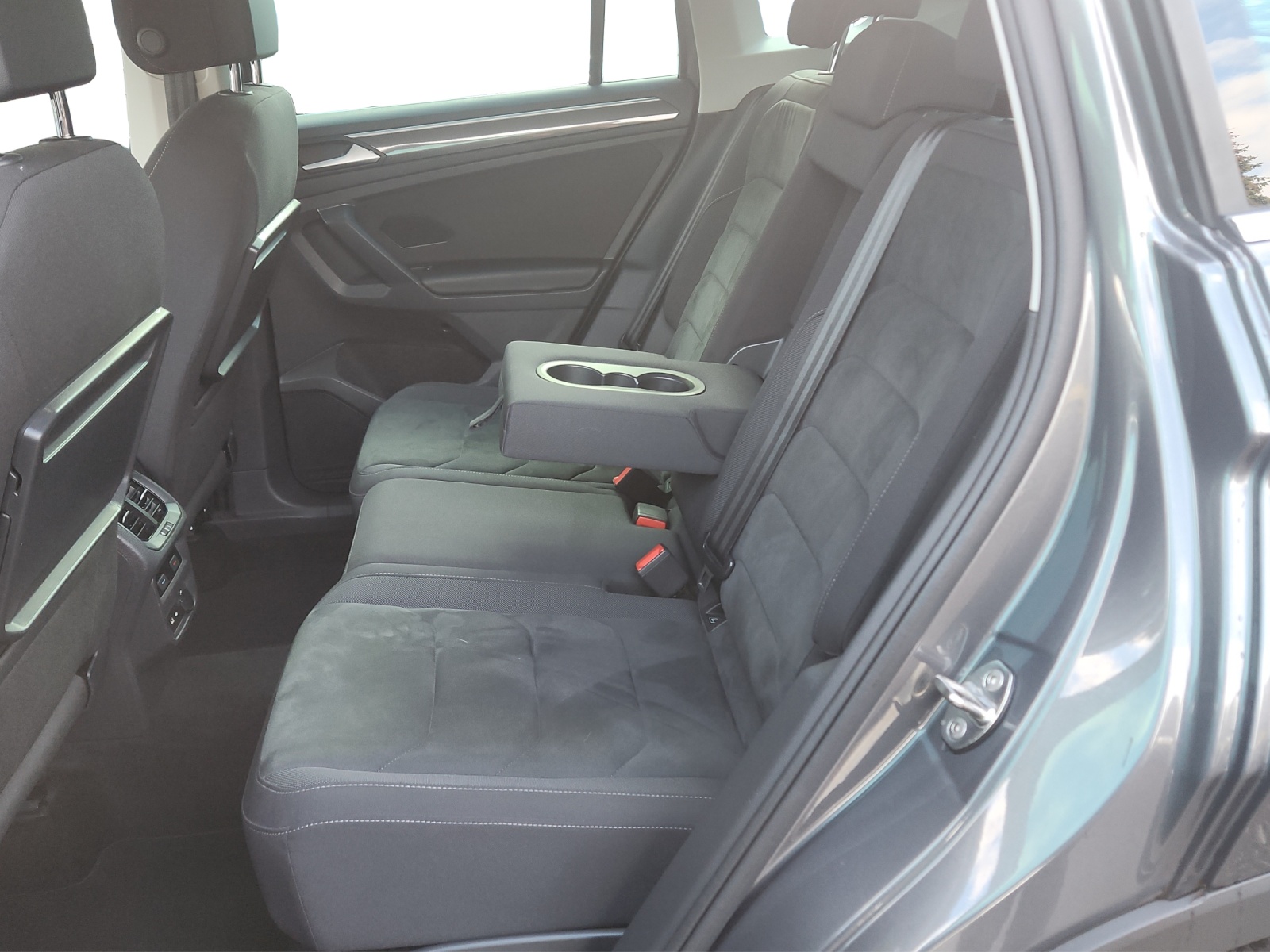 VW Tiguan 2.0 TDI SCR Highline 4Motion DSG-image-14