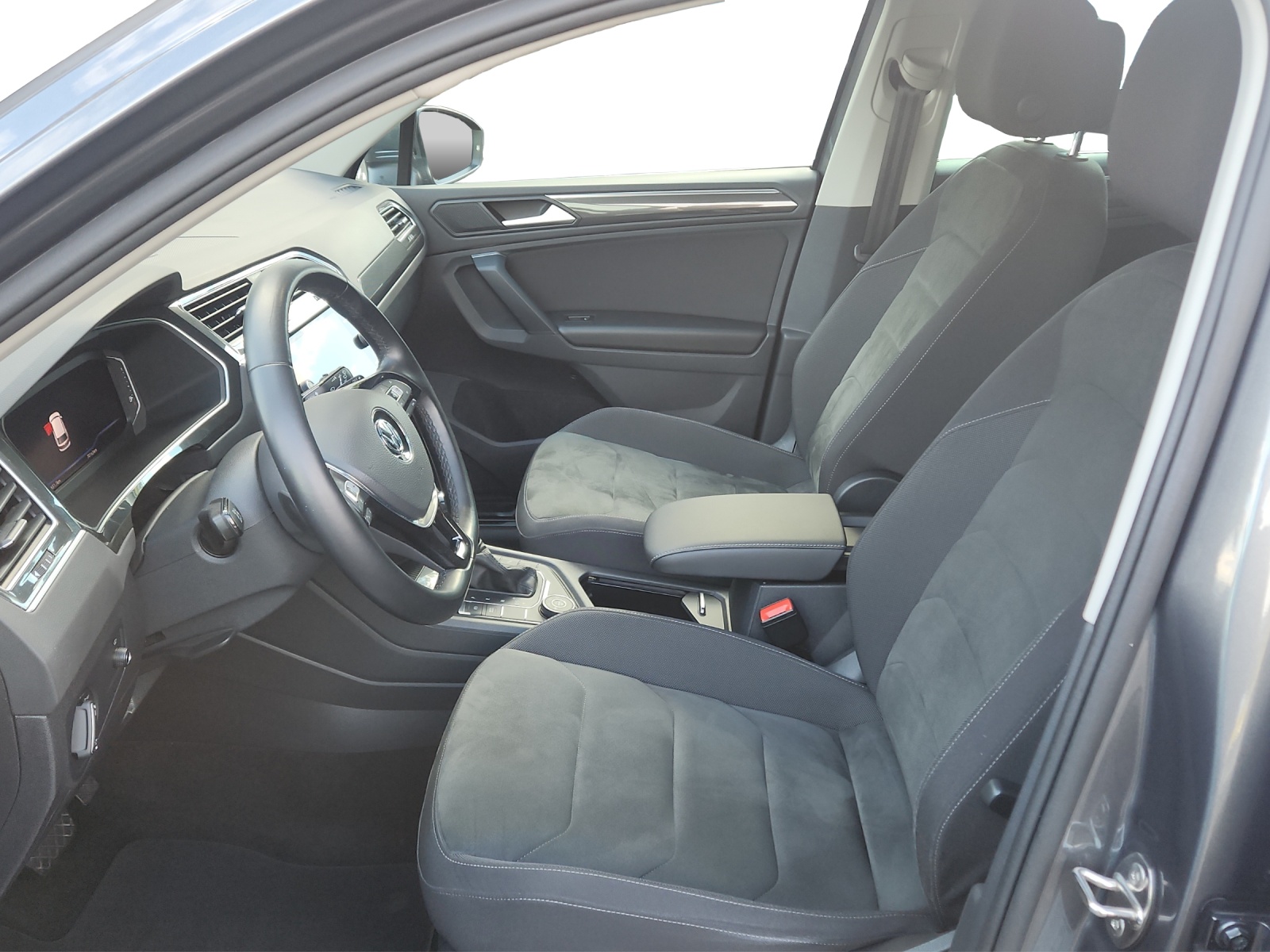VW Tiguan 2.0 TDI SCR Highline 4Motion DSG-image-8