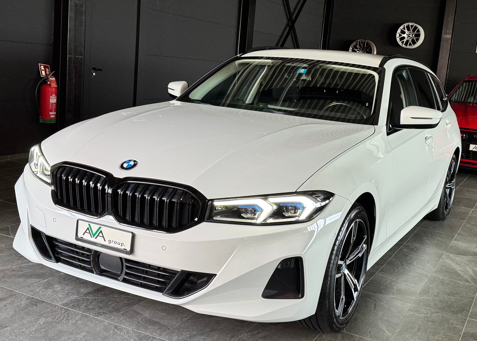BMW 320d xDrive 48V Touring Steptronic *BMW LIVE COCKPIT*ANHÄNGERKUPPLUNG*-image-4