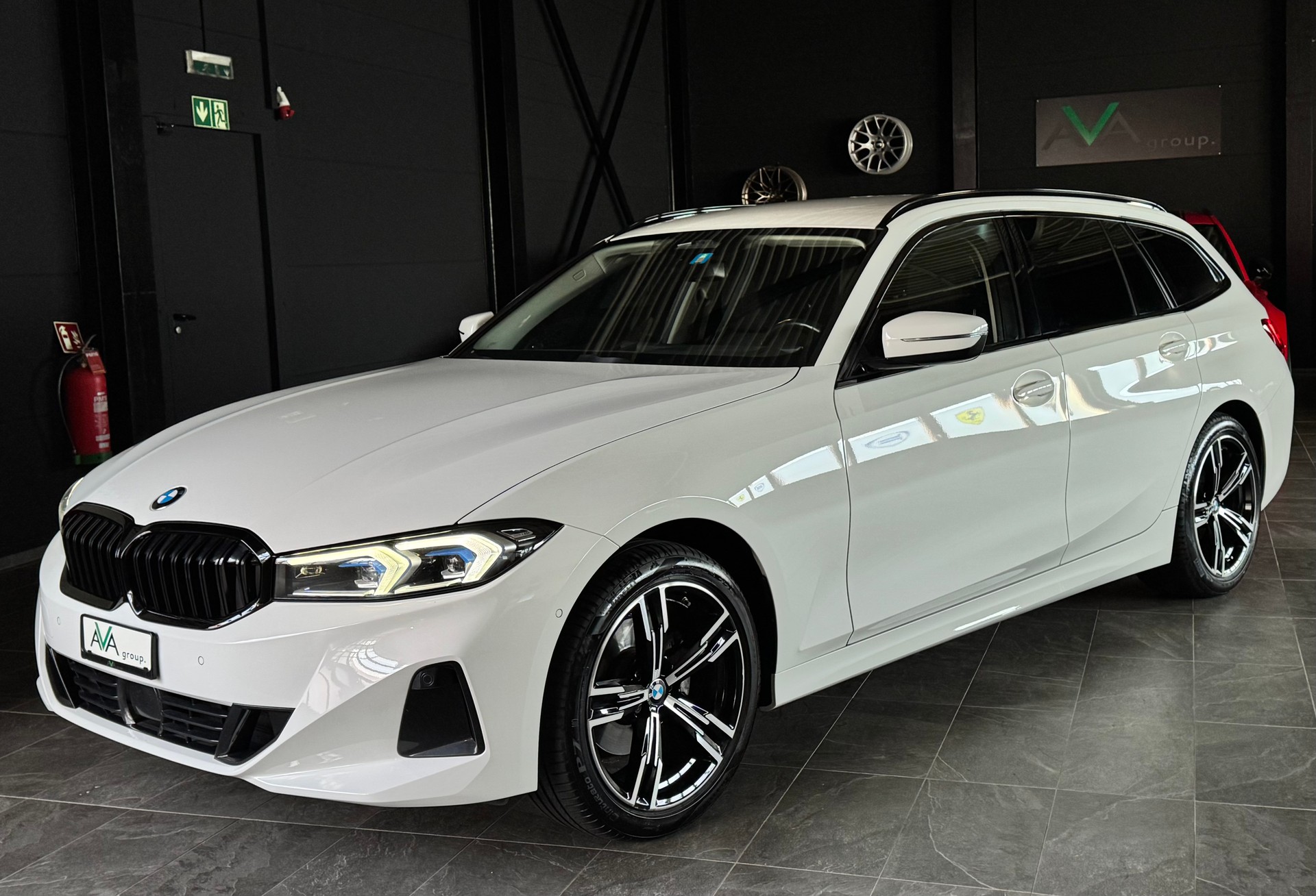 BMW 320d xDrive 48V Touring Steptronic *BMW LIVE COCKPIT*ANHÄNGERKUPPLUNG*-image-3