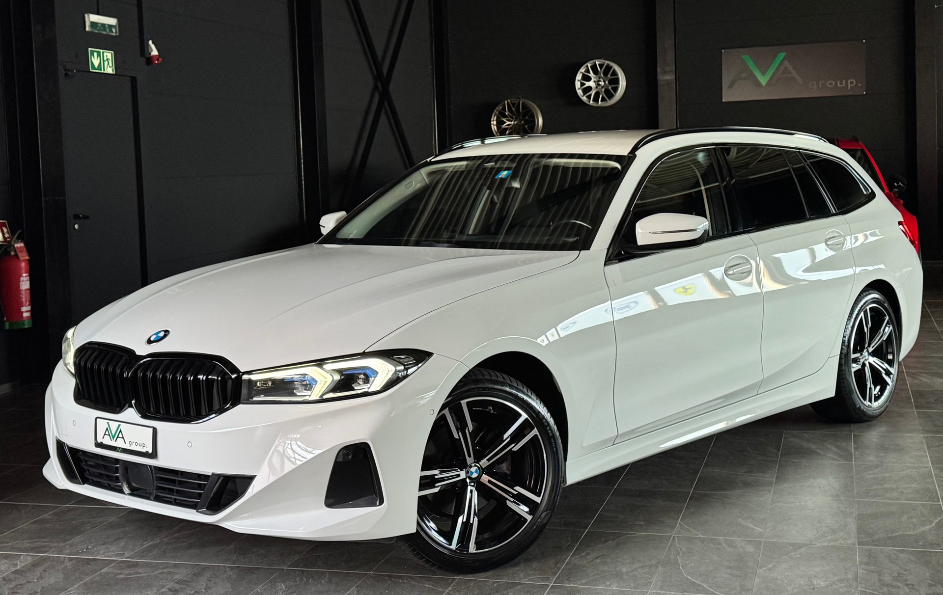 BMW 320d xDrive 48V Touring Steptronic *BMW LIVE COCKPIT*ANHÄNGERKUPPLUNG*-image-2