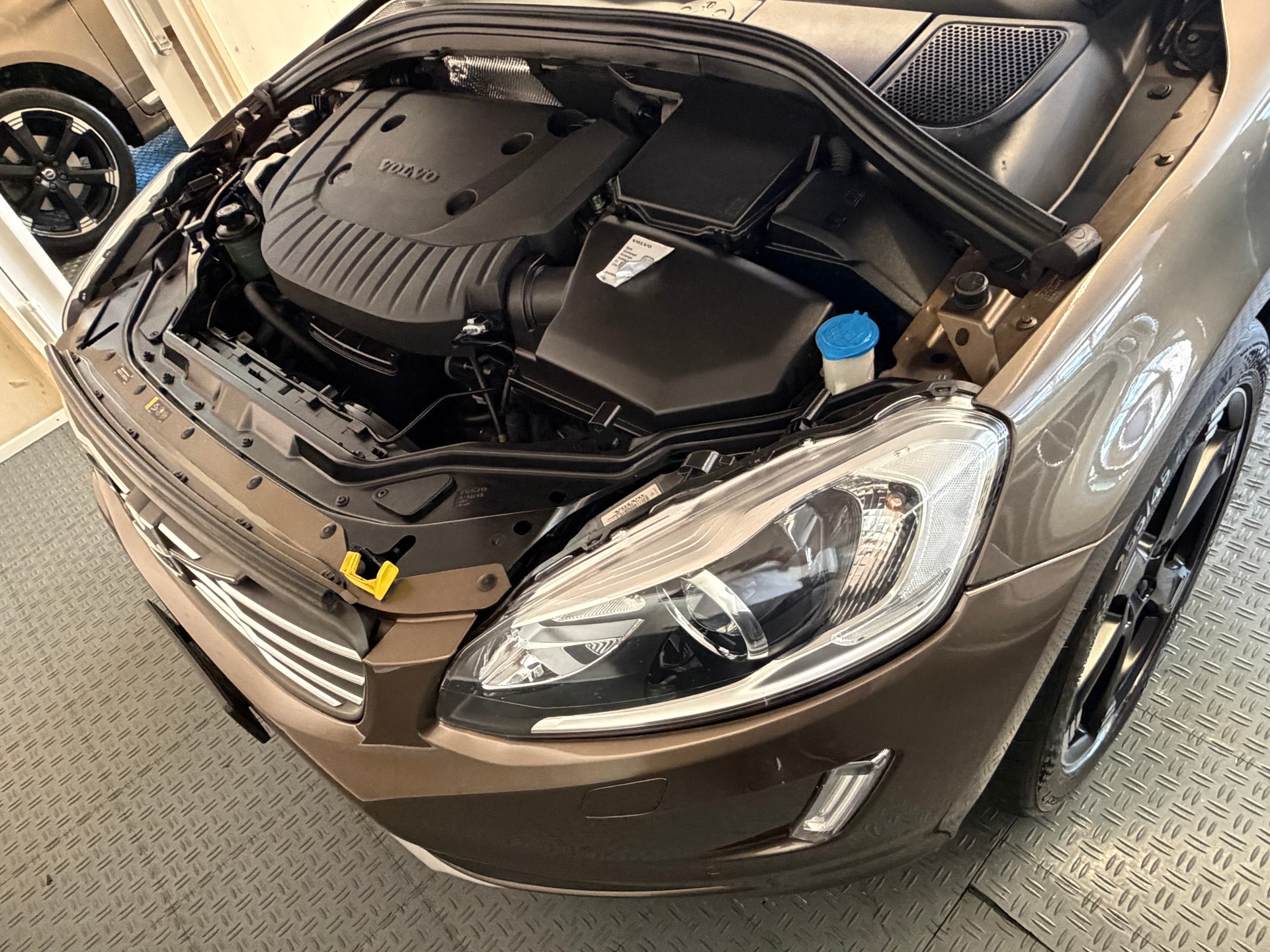 VOLVO XC60 D5 AWD Momentum Geartronic-image-15
