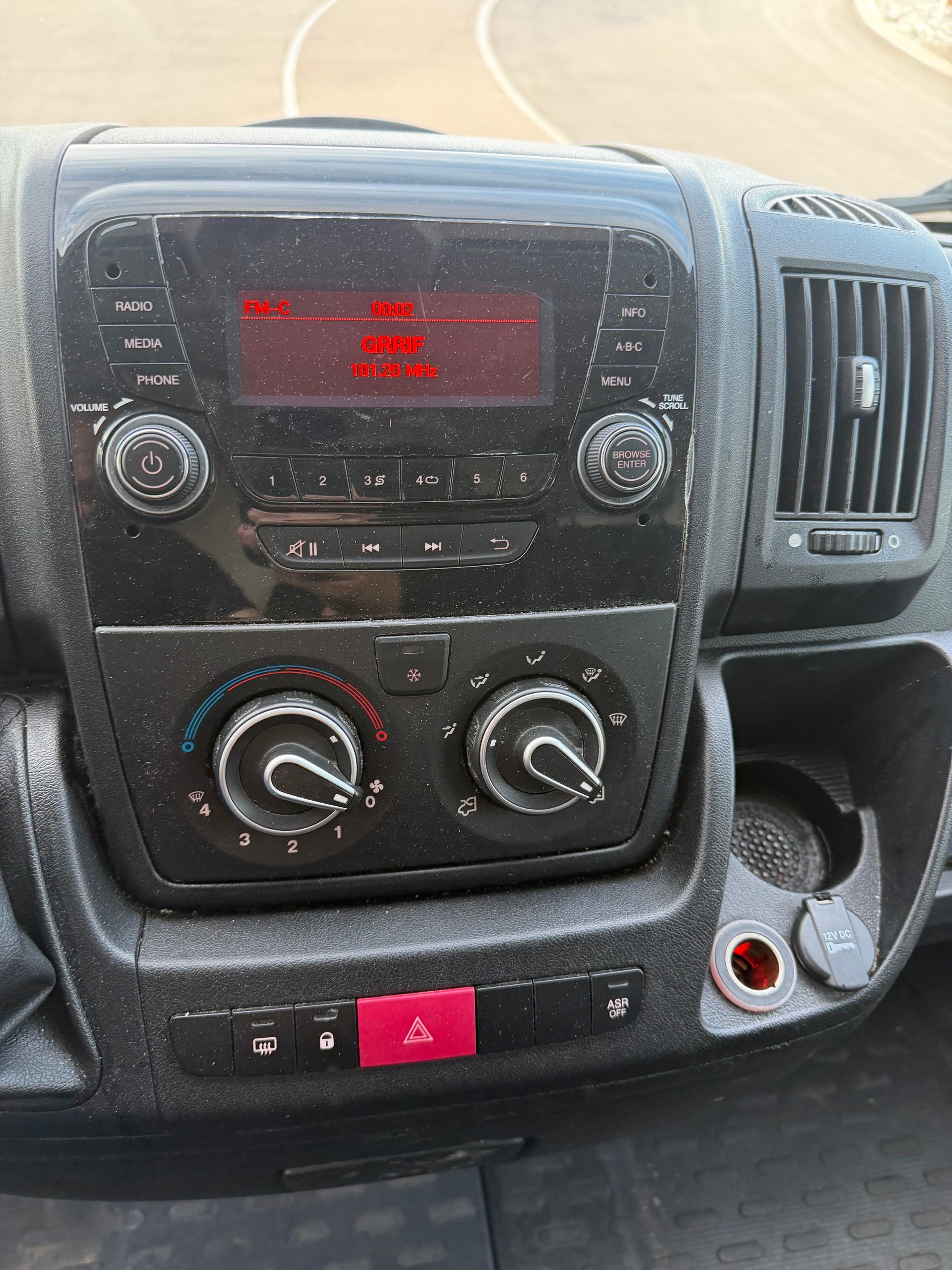 PEUGEOT BOXER-image-8