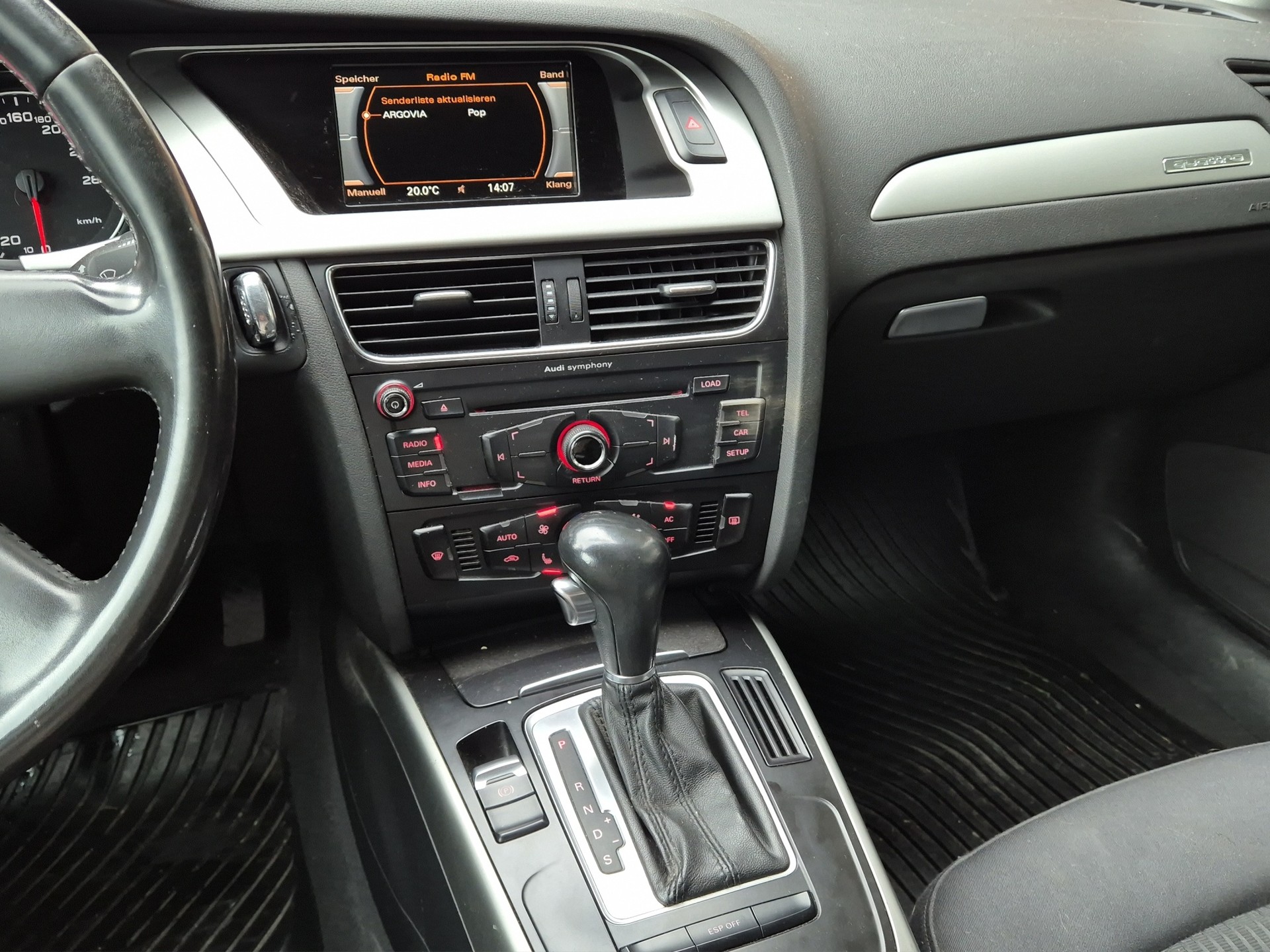AUDI A4 Limousine 3.2 FSI quattro tiptronic-image-9