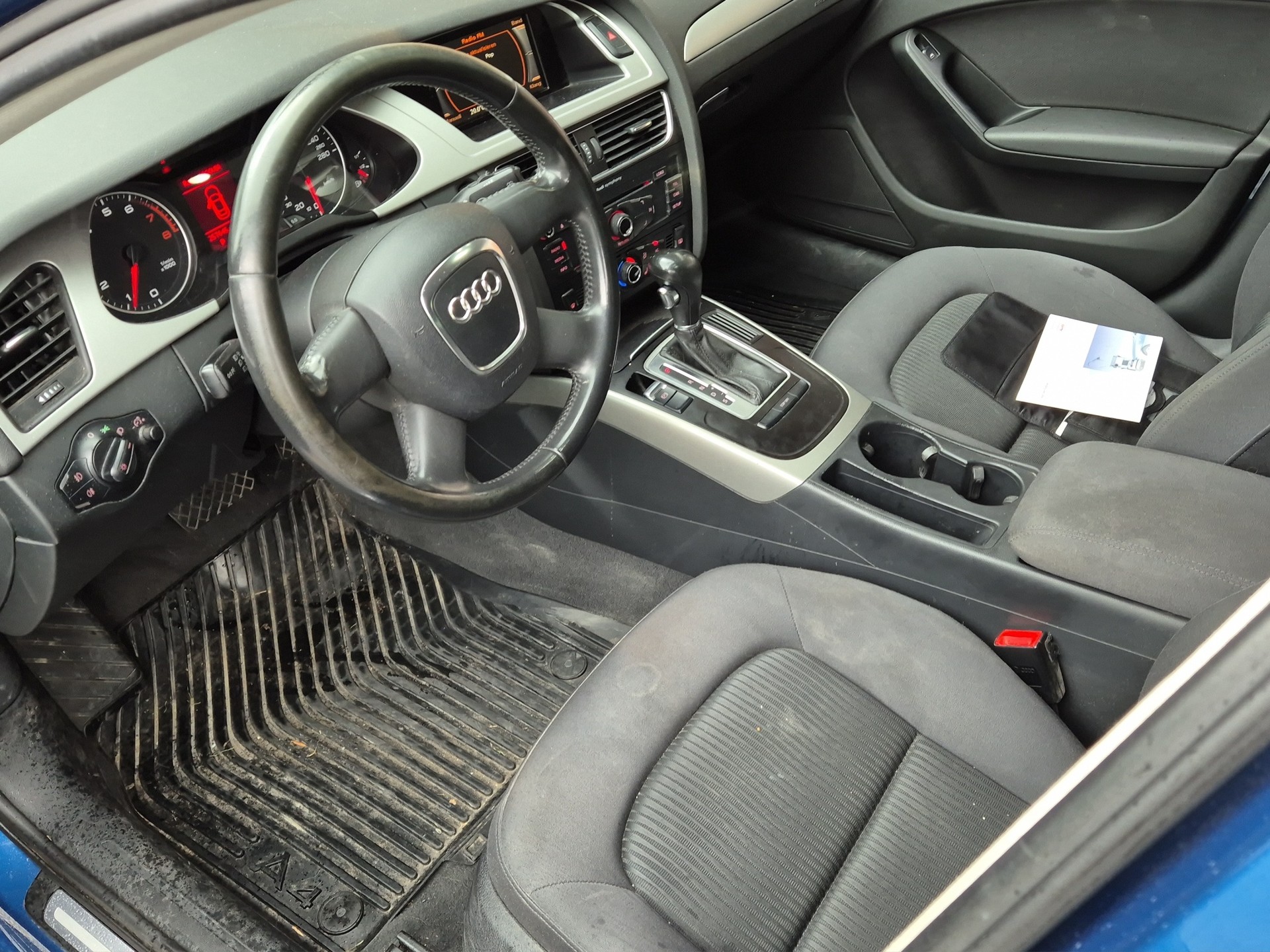 AUDI A4 Limousine 3.2 FSI quattro tiptronic-image-6