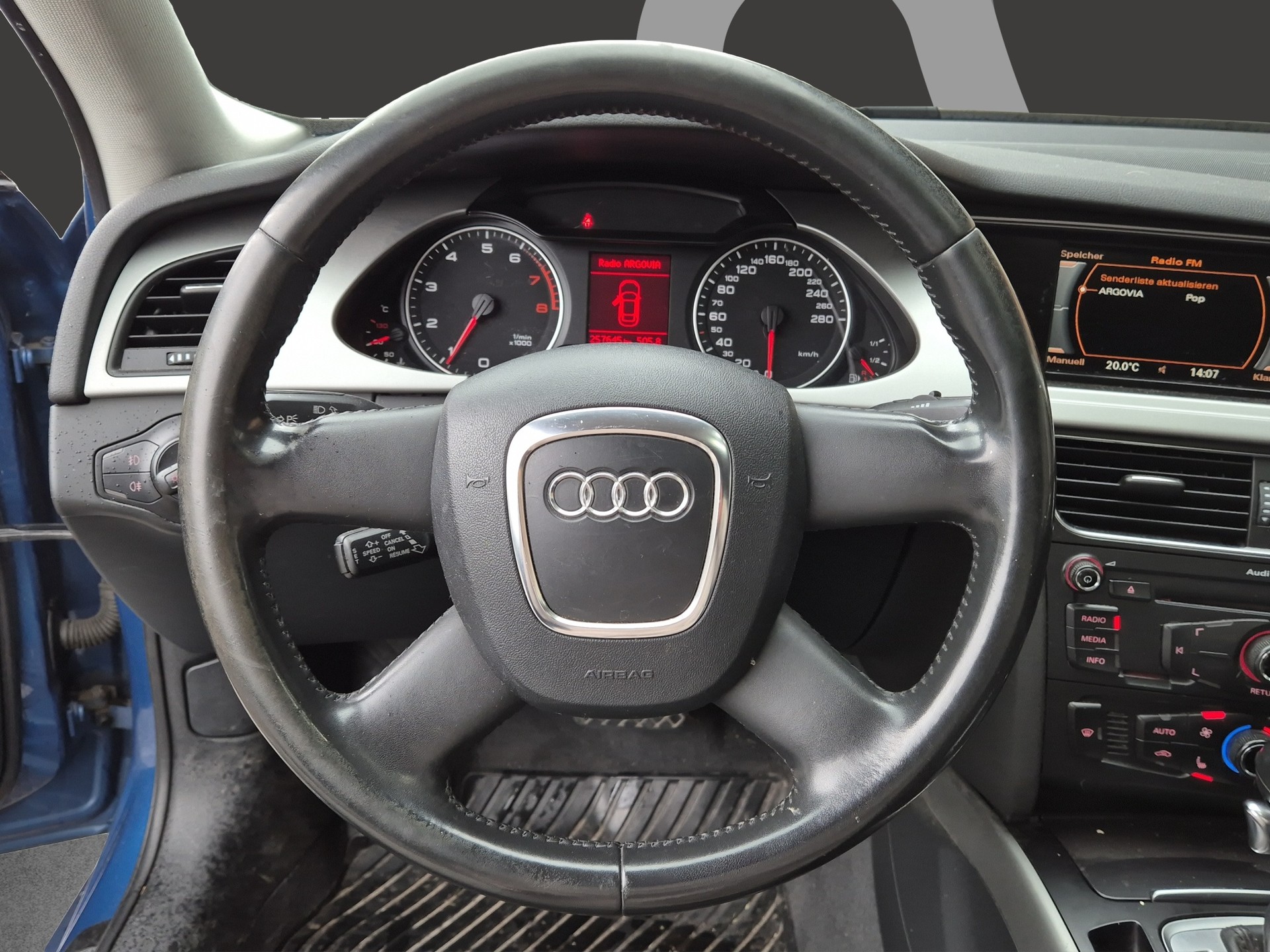 AUDI A4 Limousine 3.2 FSI quattro tiptronic-image-8