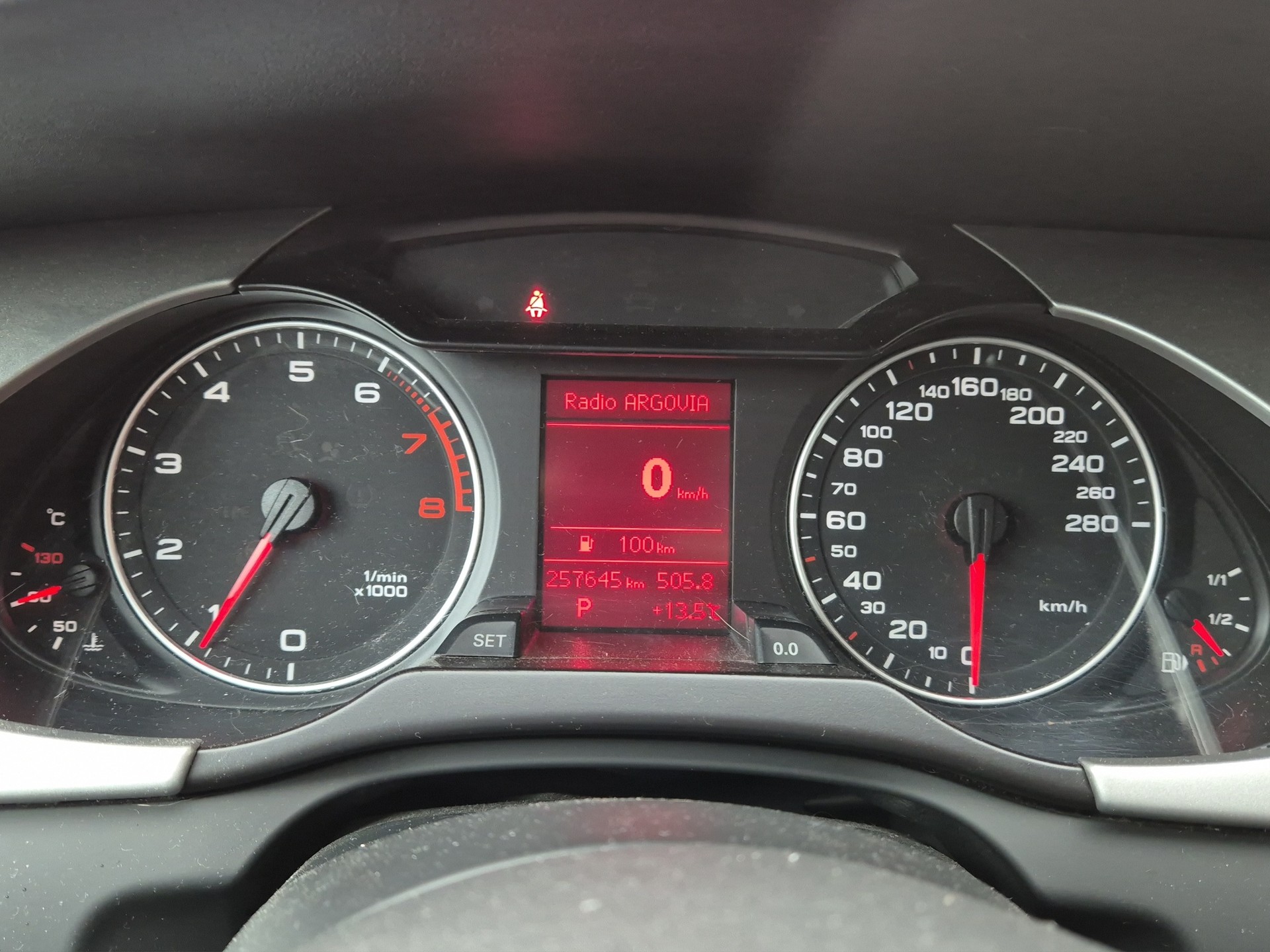 AUDI A4 Limousine 3.2 FSI quattro tiptronic-image-7