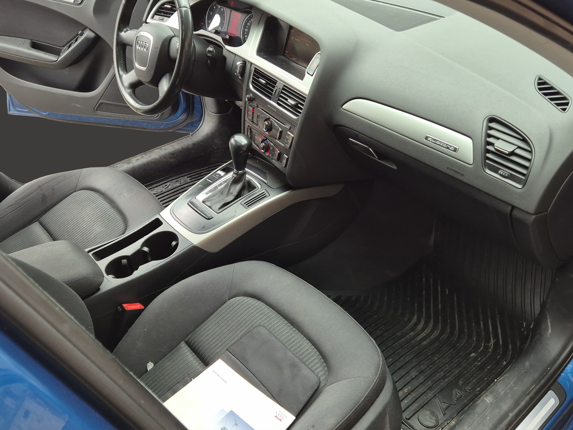 AUDI A4 Limousine 3.2 FSI quattro tiptronic-image-10