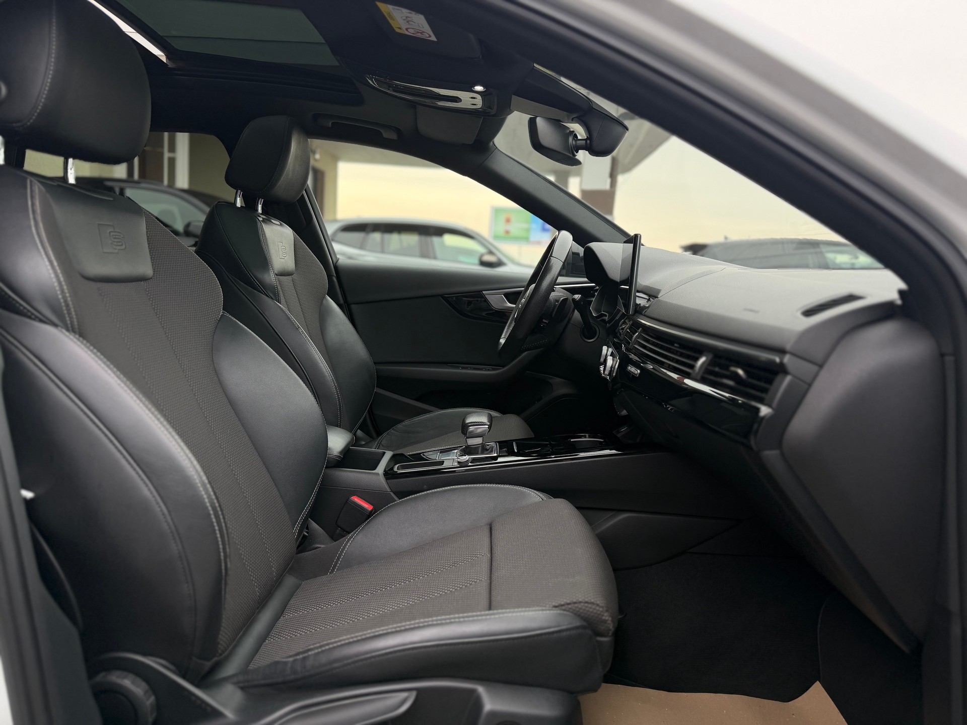 AUDI A4 Avant 40 TDI S line quattro S-tronic-image-15