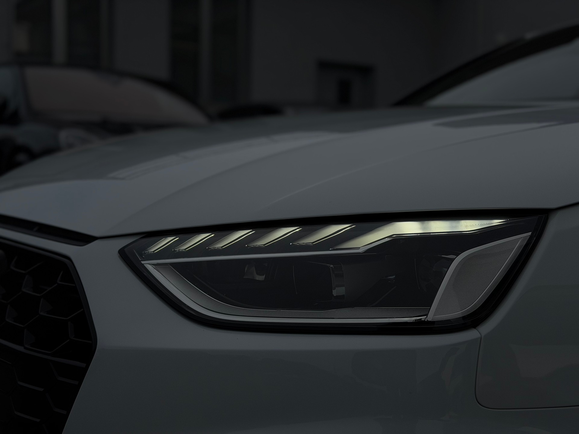 AUDI A4 Avant 40 TDI S line quattro S-tronic-image-10