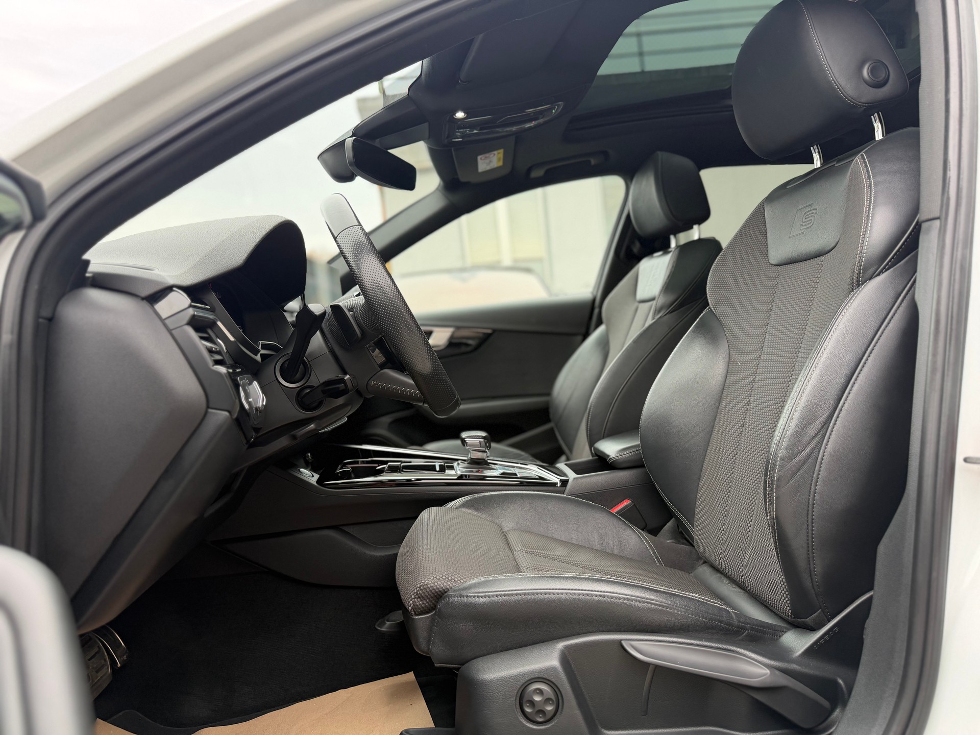 AUDI A4 Avant 40 TDI S line quattro S-tronic-image-11