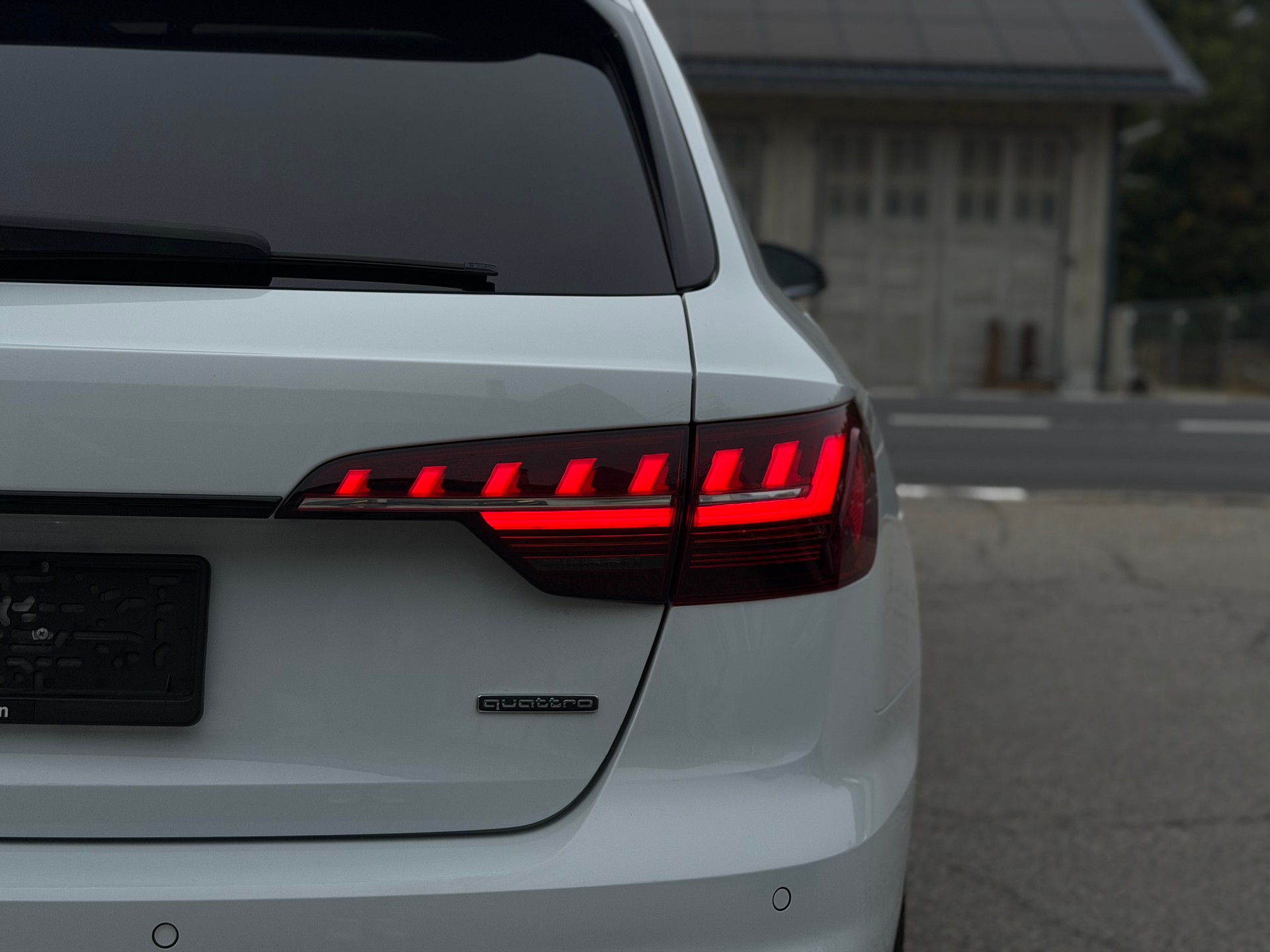 AUDI A4 Avant 40 TDI S line quattro S-tronic-image-7