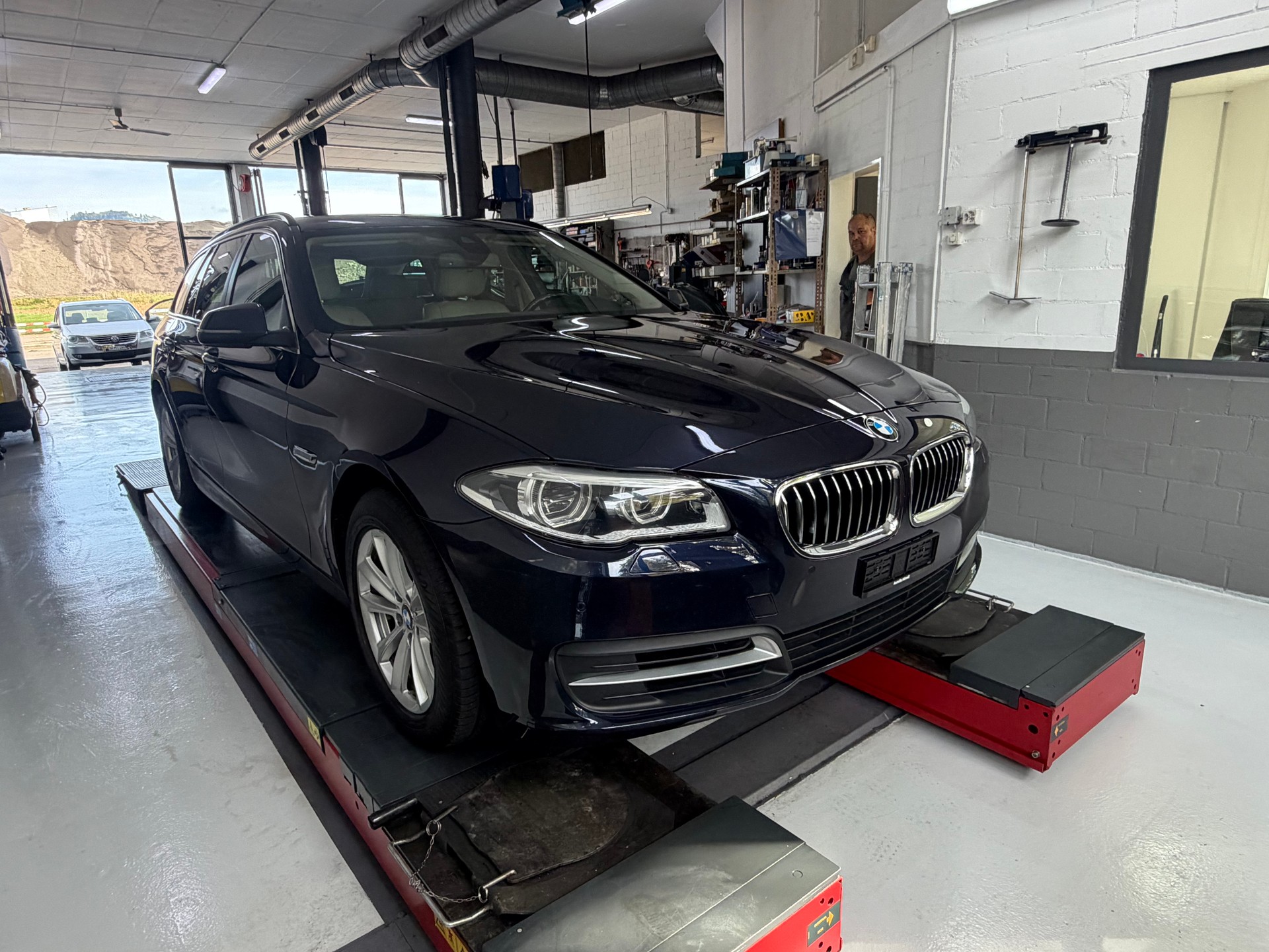 BMW 520d Touring xDrive Luxury Line Steptronic-image-6