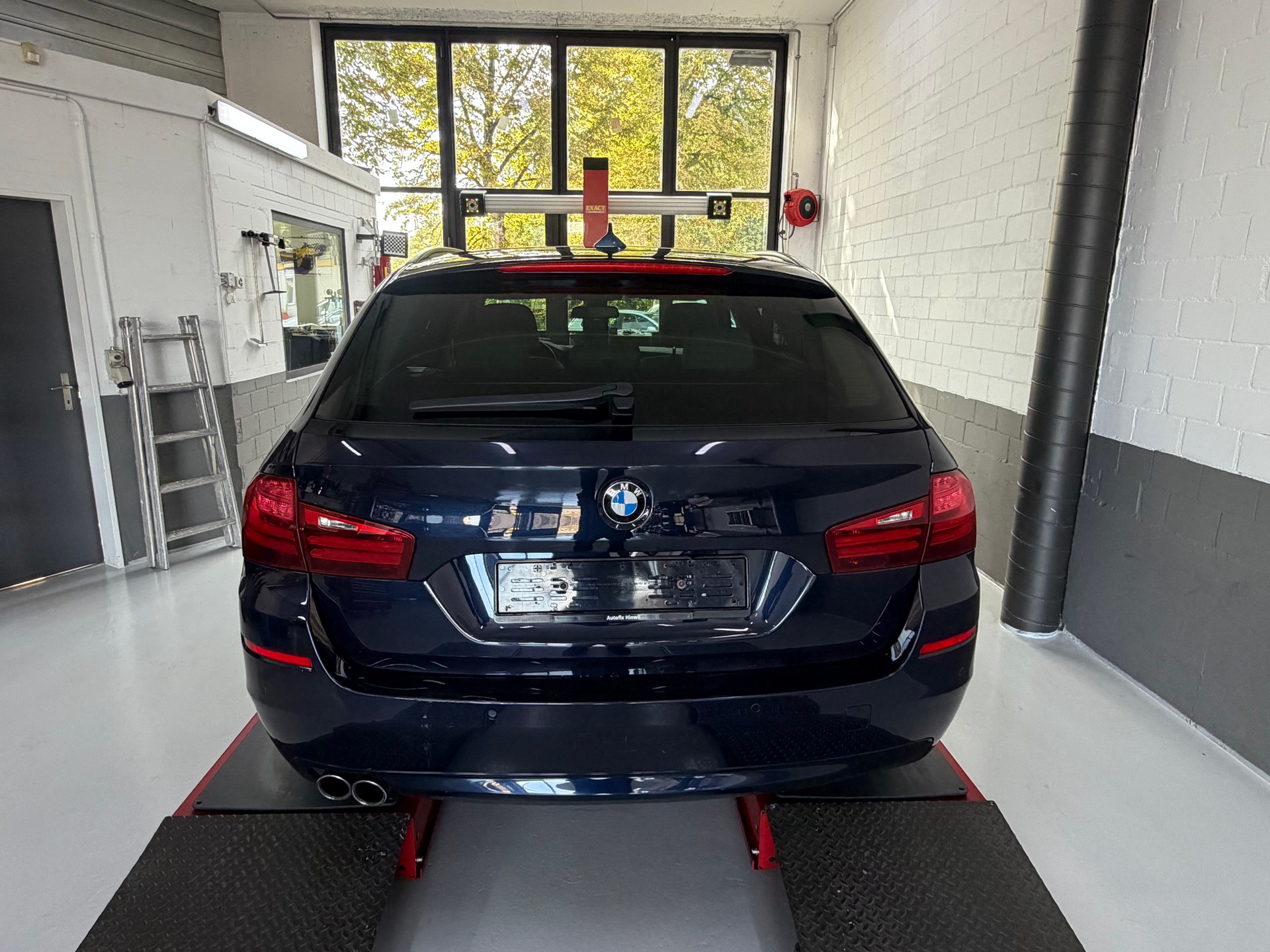 BMW 520d Touring xDrive Luxury Line Steptronic-image-4
