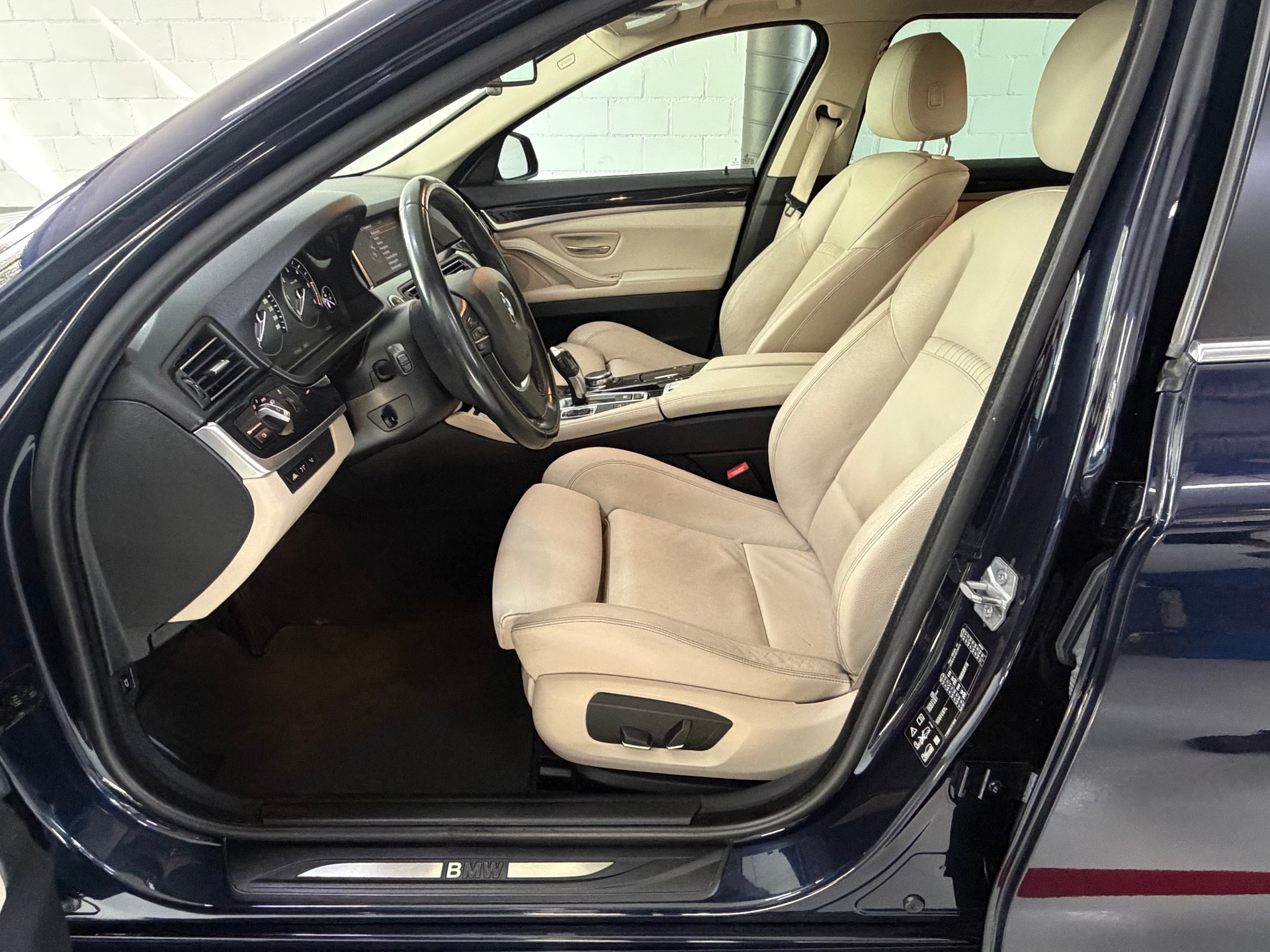 BMW 520d Touring xDrive Luxury Line Steptronic-image-7