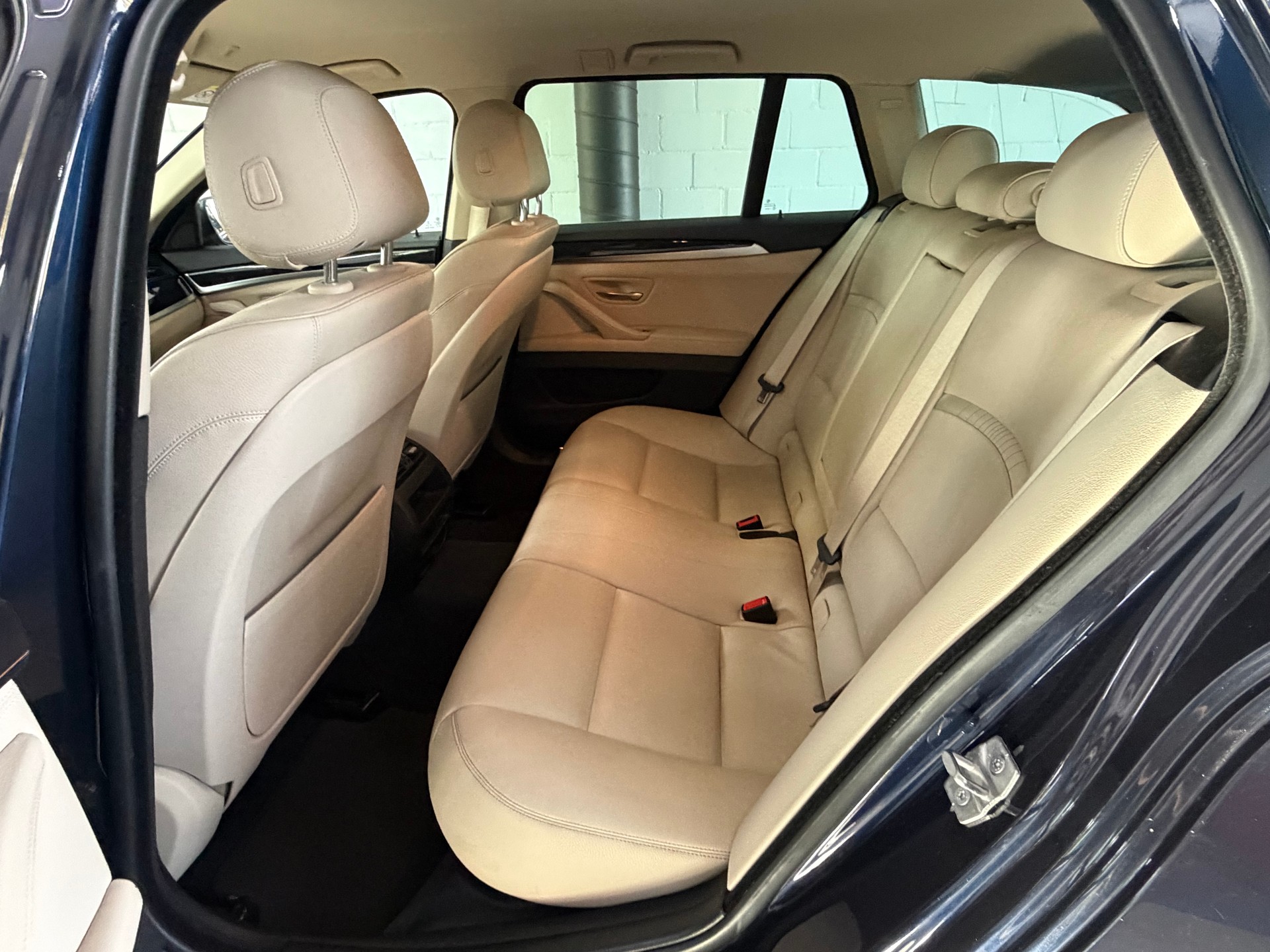 BMW 520d Touring xDrive Luxury Line Steptronic-image-11