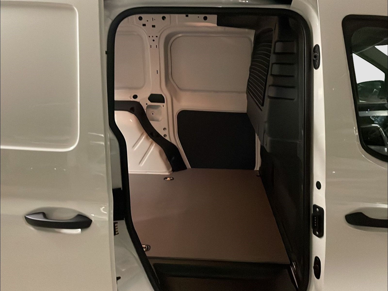VW Caddy Cargo 2.0TDI Entry-image-9