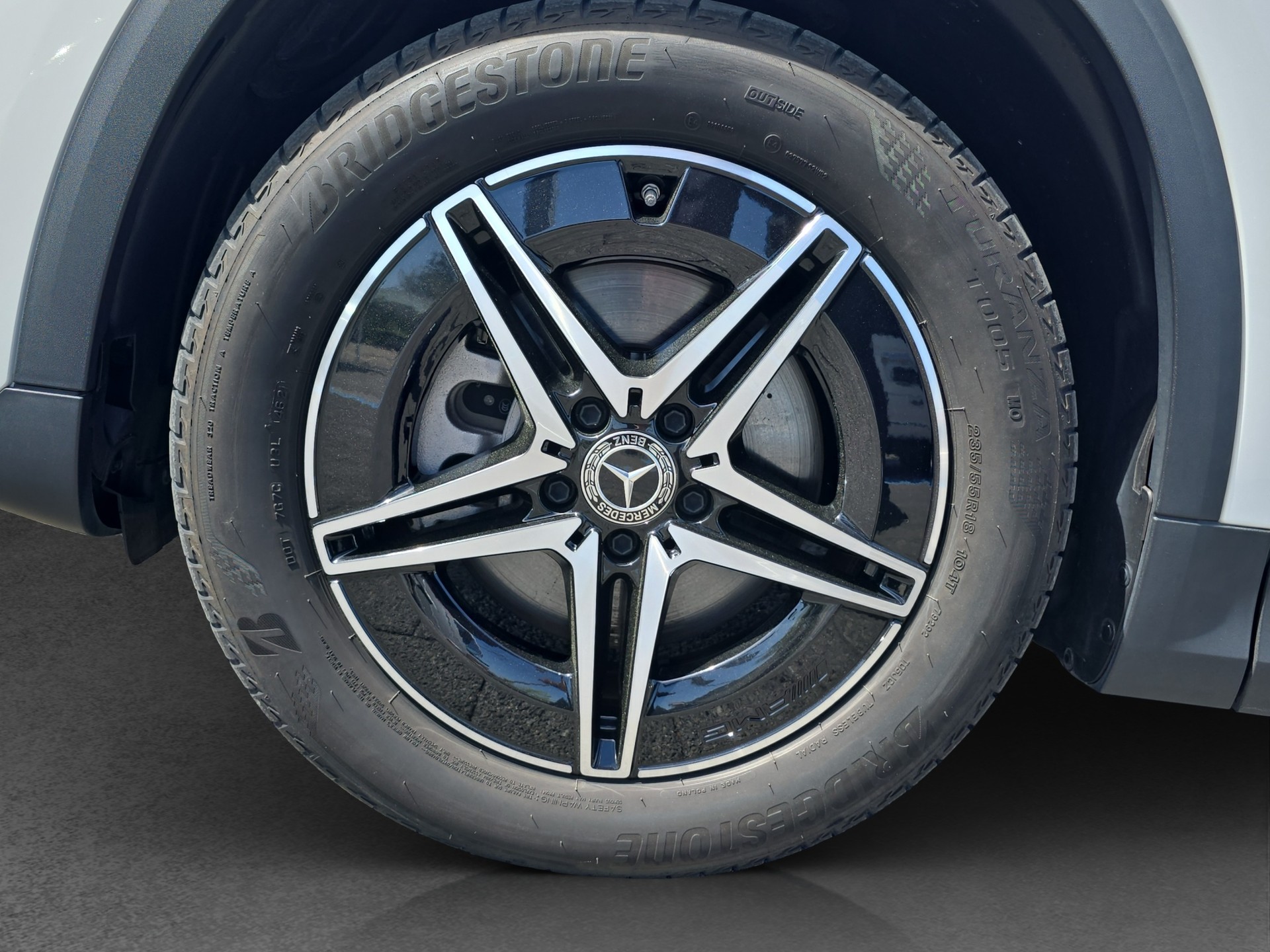 MERCEDES-BENZ EQA 350 4Matic AMG-Line-image-10