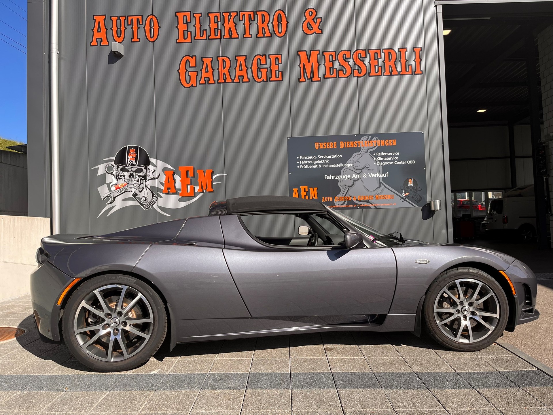 TESLA Roadster-image-1