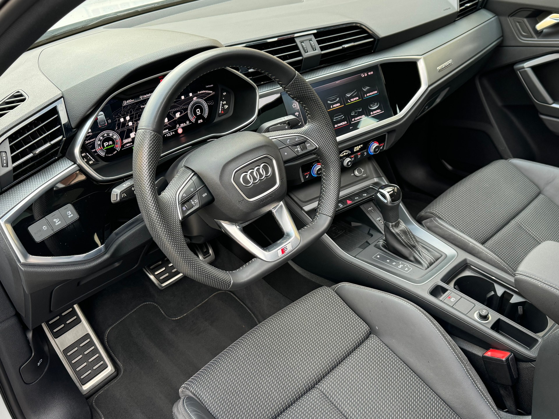 AUDI Q3 Sportback 45 TFSI S line quattro S-tronic-image-9