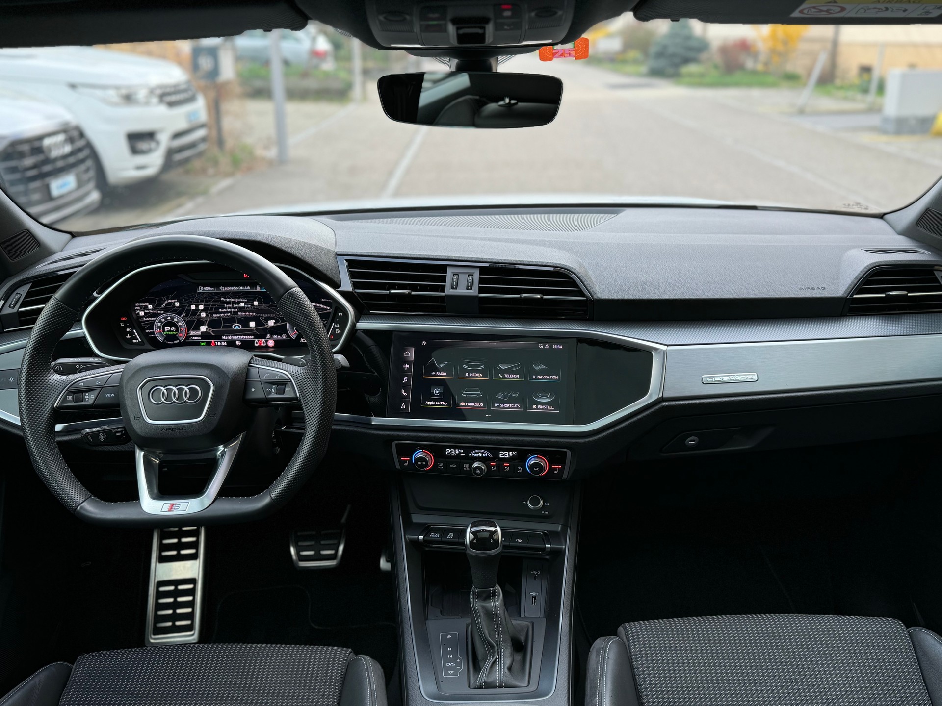 AUDI Q3 Sportback 45 TFSI S line quattro S-tronic-image-13