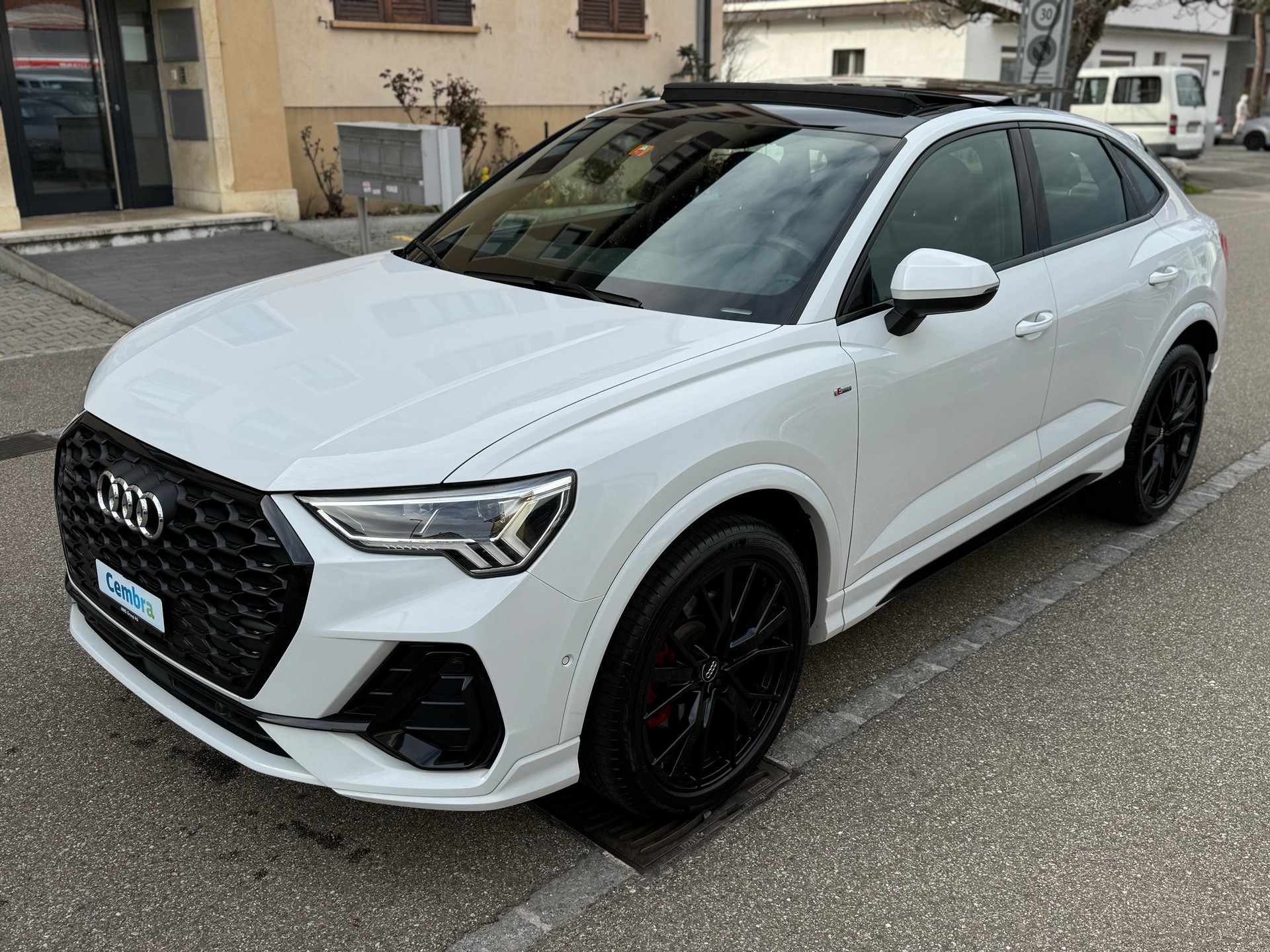AUDI Q3 Sportback 45 TFSI S line quattro S-tronic-image-6