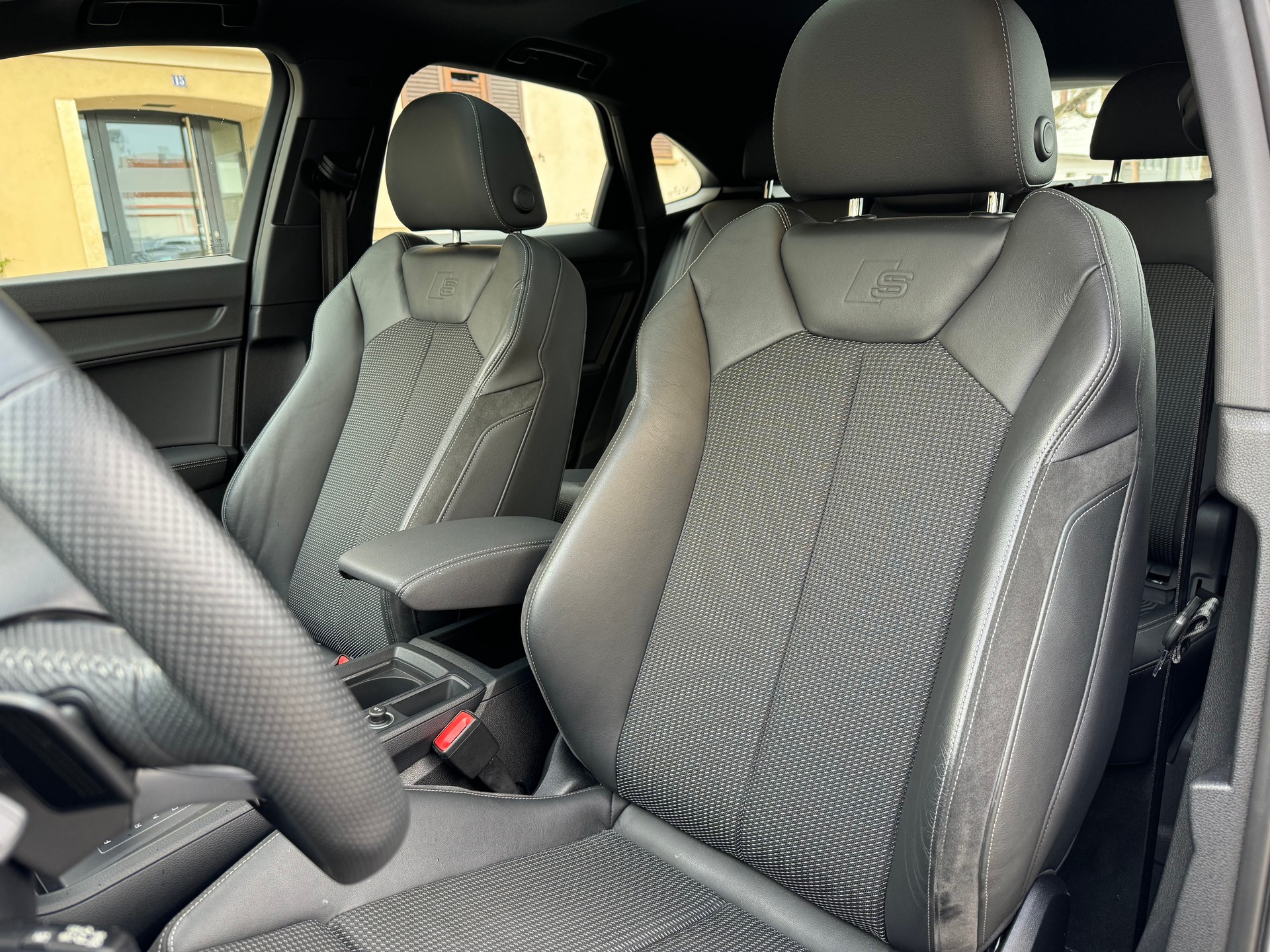 AUDI Q3 Sportback 45 TFSI S line quattro S-tronic-image-10