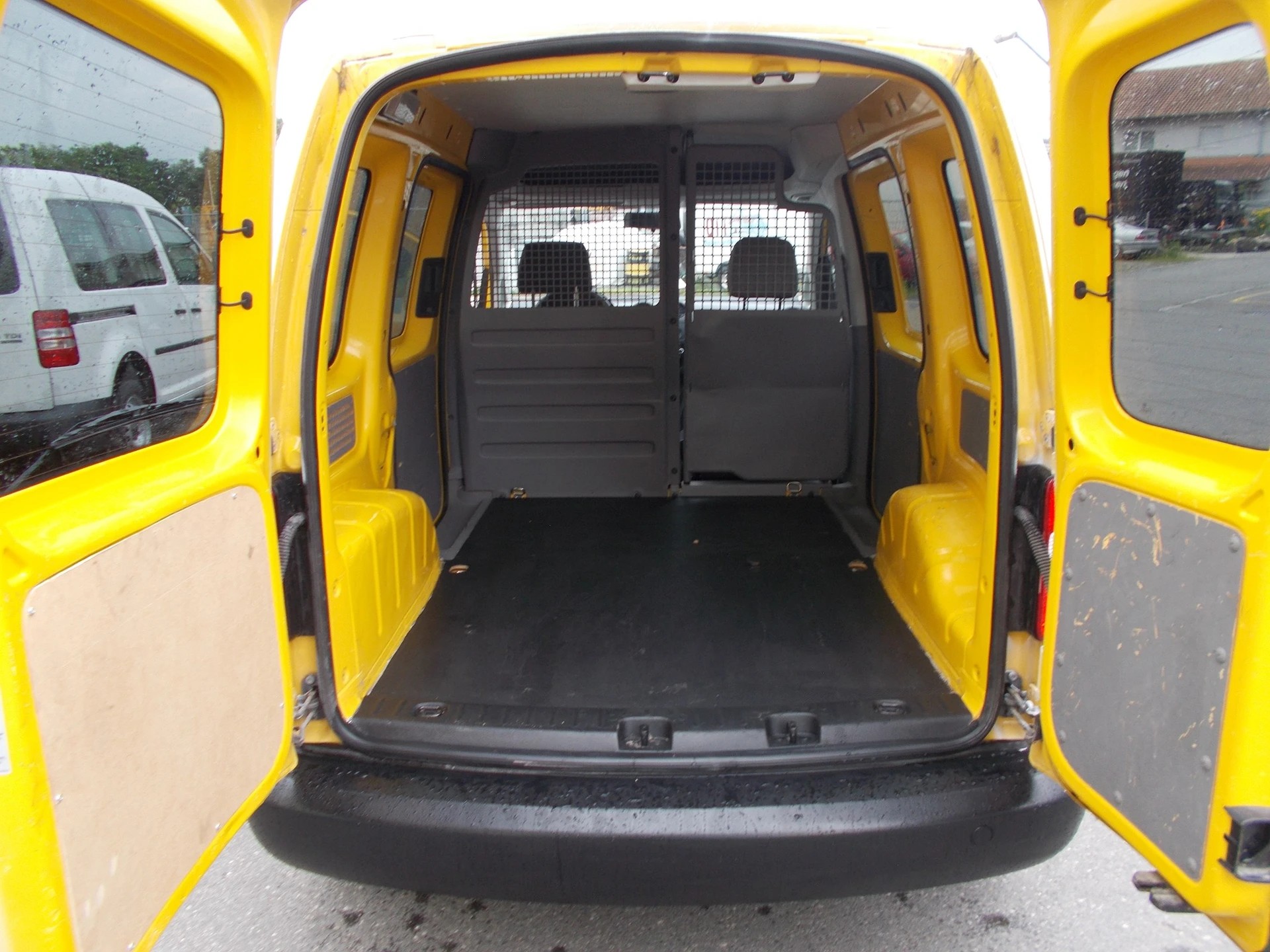 VW Caddy 1.9TDI PD 4Motion-image-4