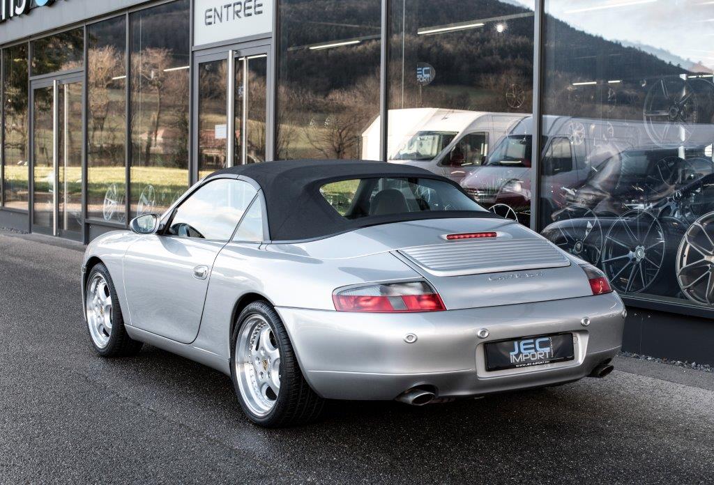 PORSCHE 911 Carrera 4 Cabrio-image-2