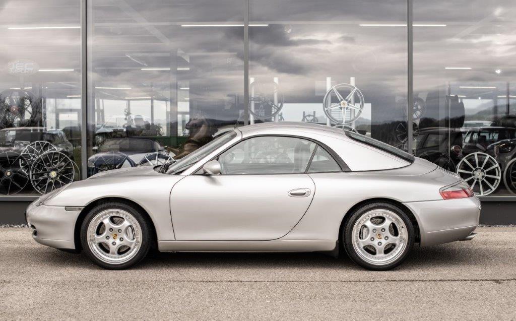 PORSCHE 911 Carrera 4 Cabrio-image-23
