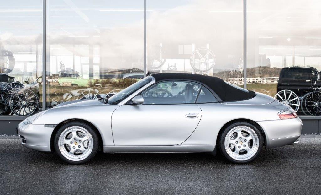 PORSCHE 911 Carrera 4 Cabrio-image-0