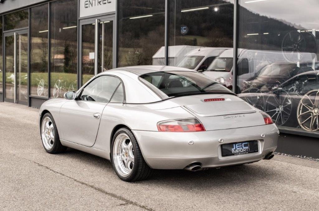 PORSCHE 911 Carrera 4 Cabrio-image-24