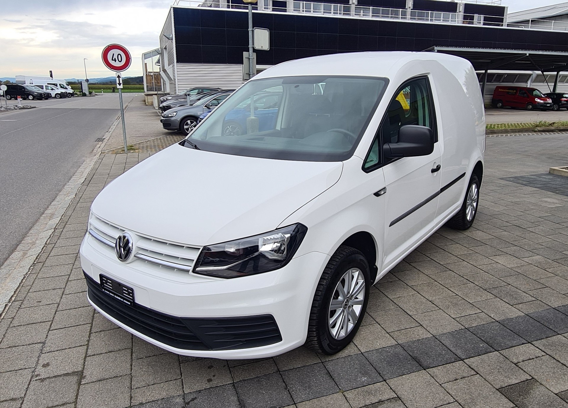 VW Caddy 1.2 TSI Entry BlueMotion Technology-image-9
