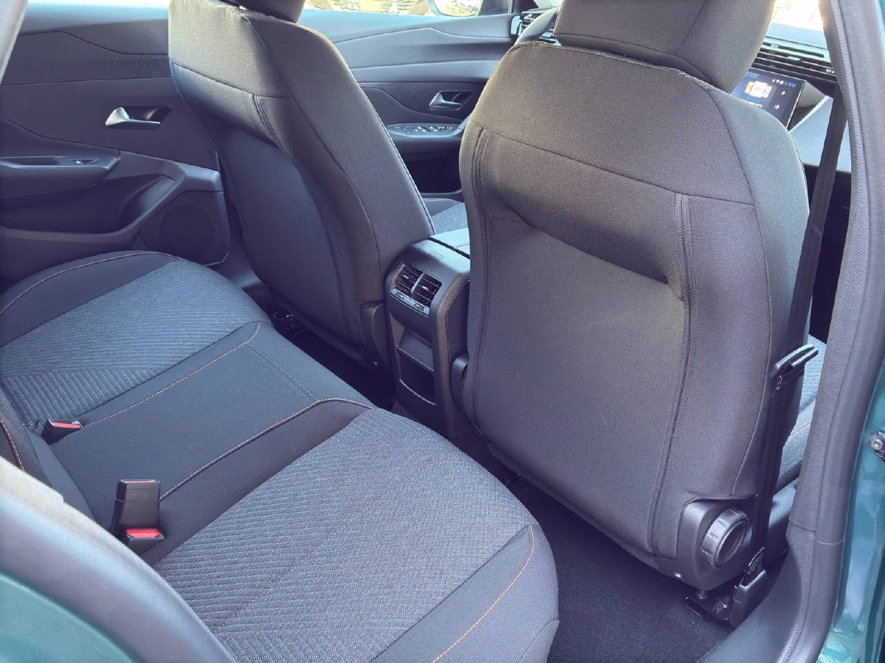 PEUGEOT 308 SW 1.2 Hybrid Style-image-10